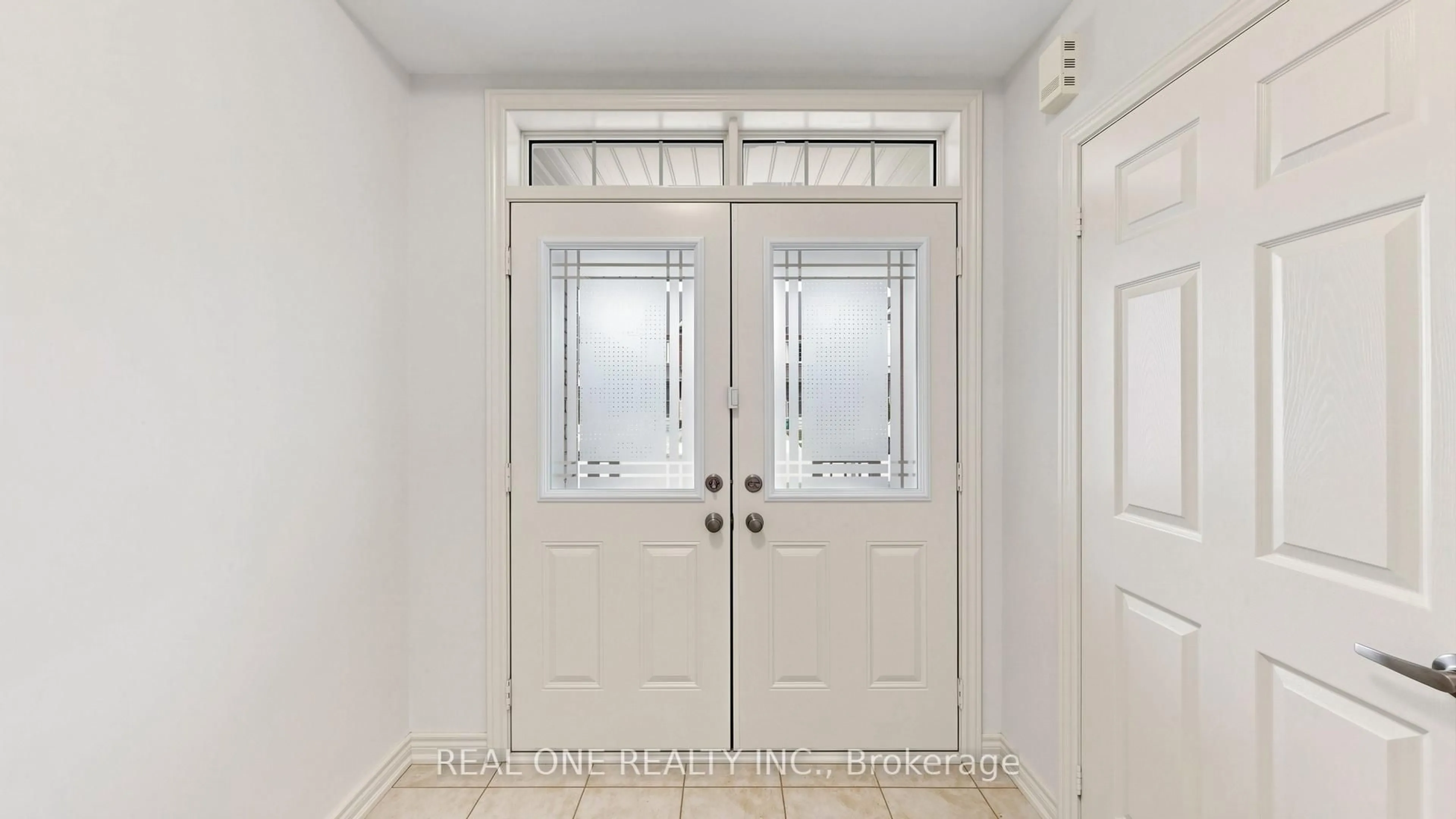 Indoor entryway for 488 George Ryan Ave, Oakville Ontario L6H 0S5