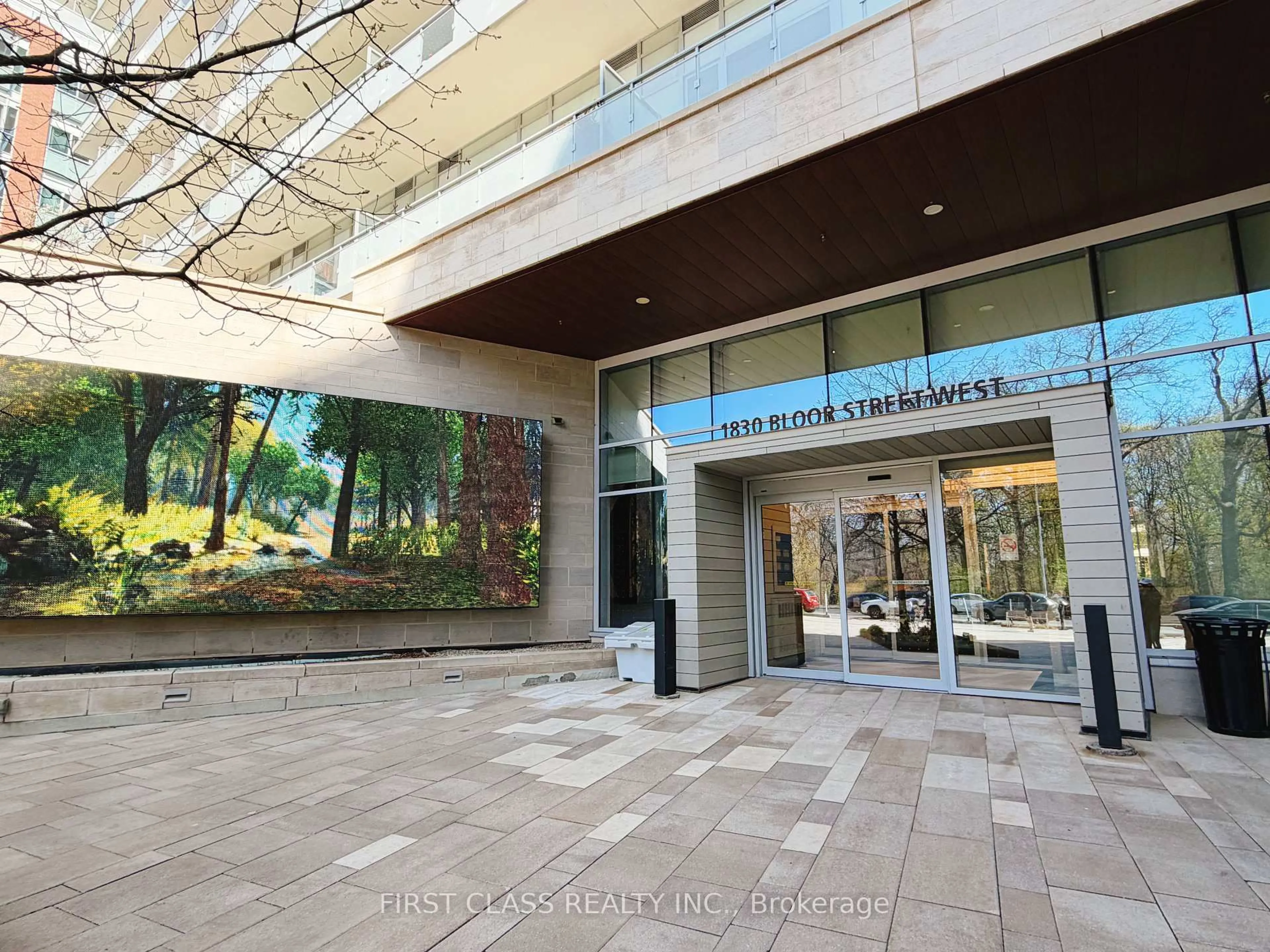 Indoor foyer for 1830 Bloor St #UPH10, Toronto Ontario M6P 0A2