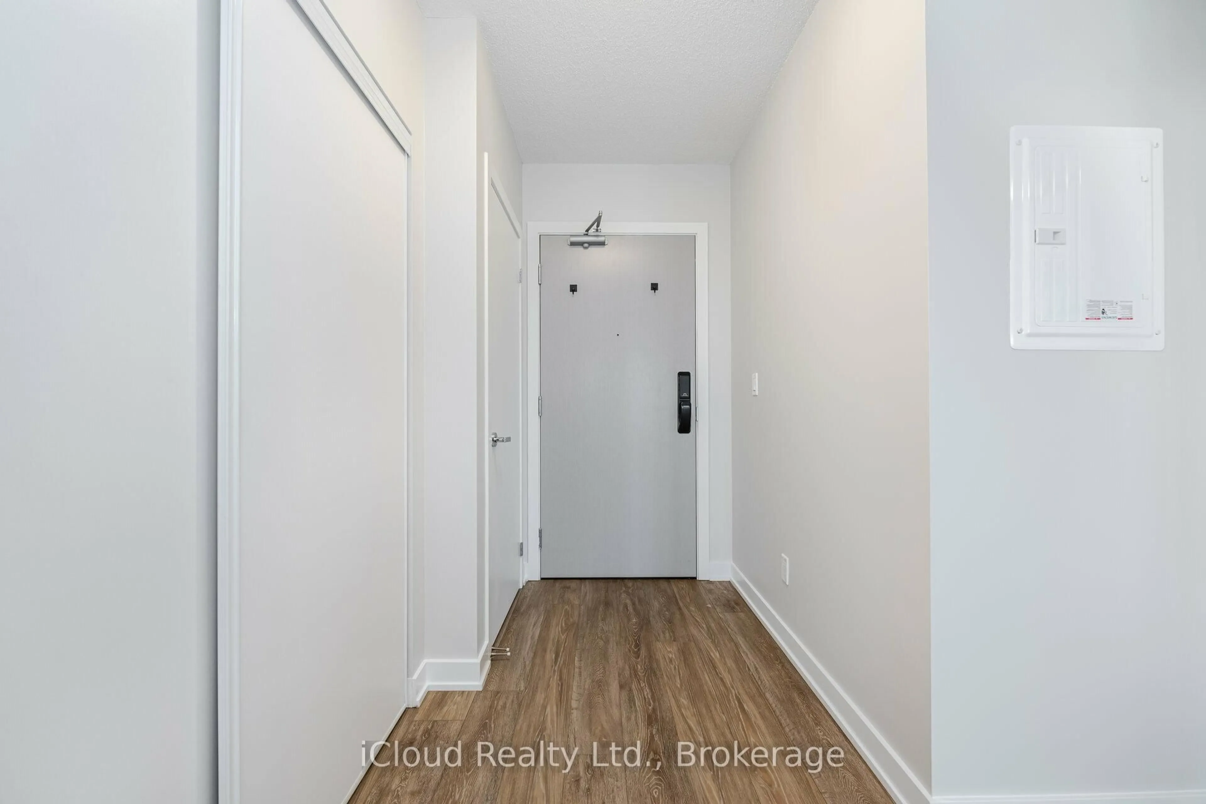 Indoor entryway for 3200 Dakota Common, Burlington Ontario L7M 2A7
