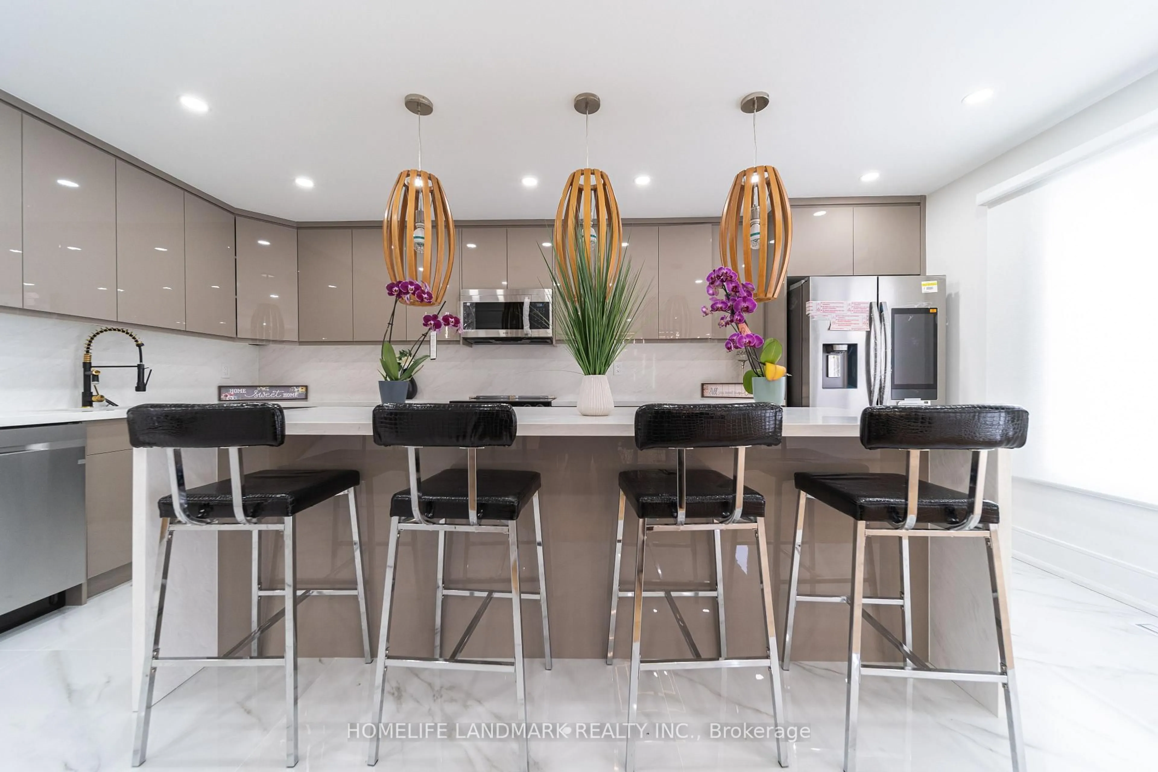Contemporary kitchen, unknown for 224 Macedonia Cres, Mississauga Ontario L5B 3R8