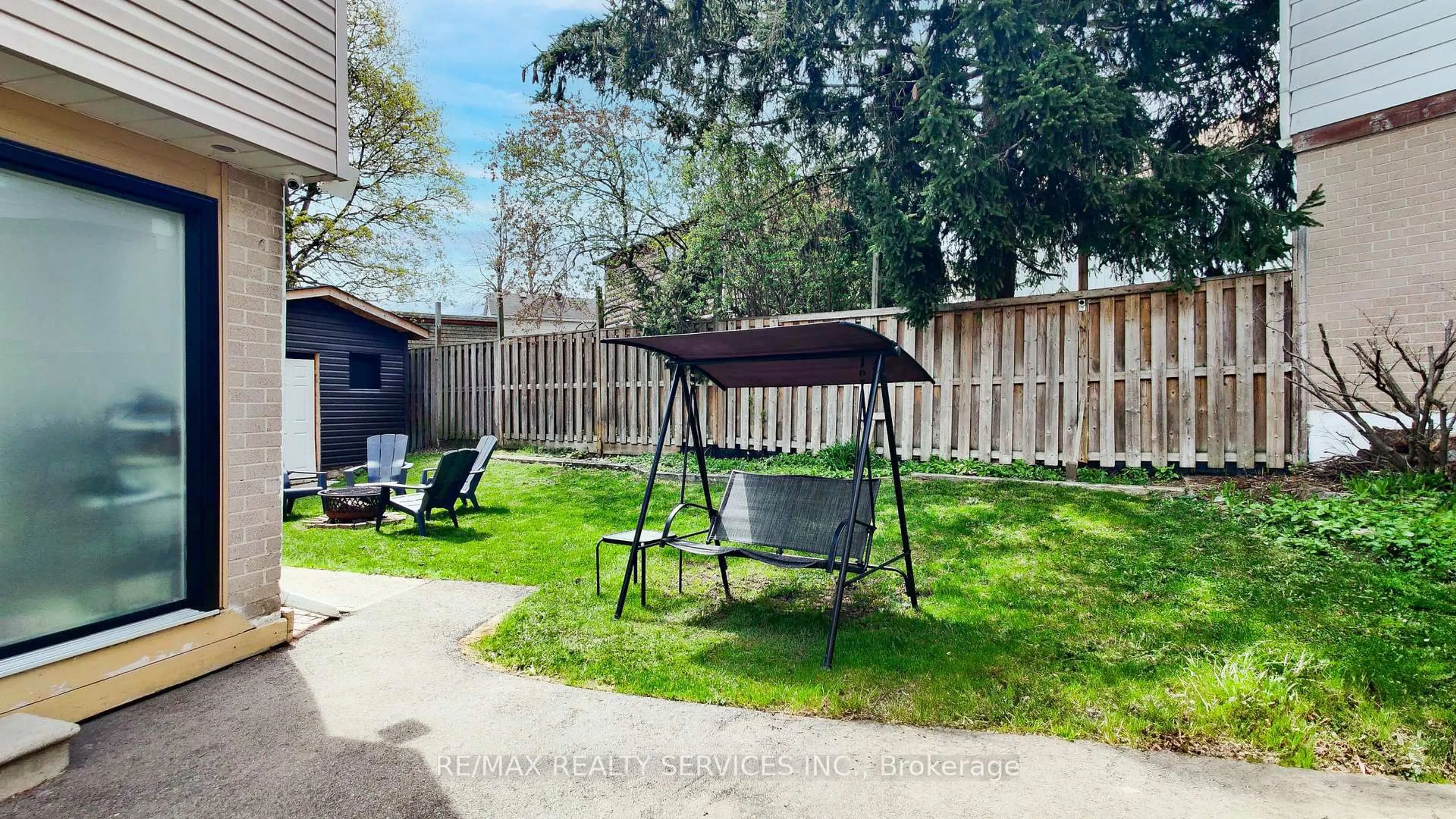 Patio, street for 30 Haley Crt, Brampton Ontario L6S 1N6