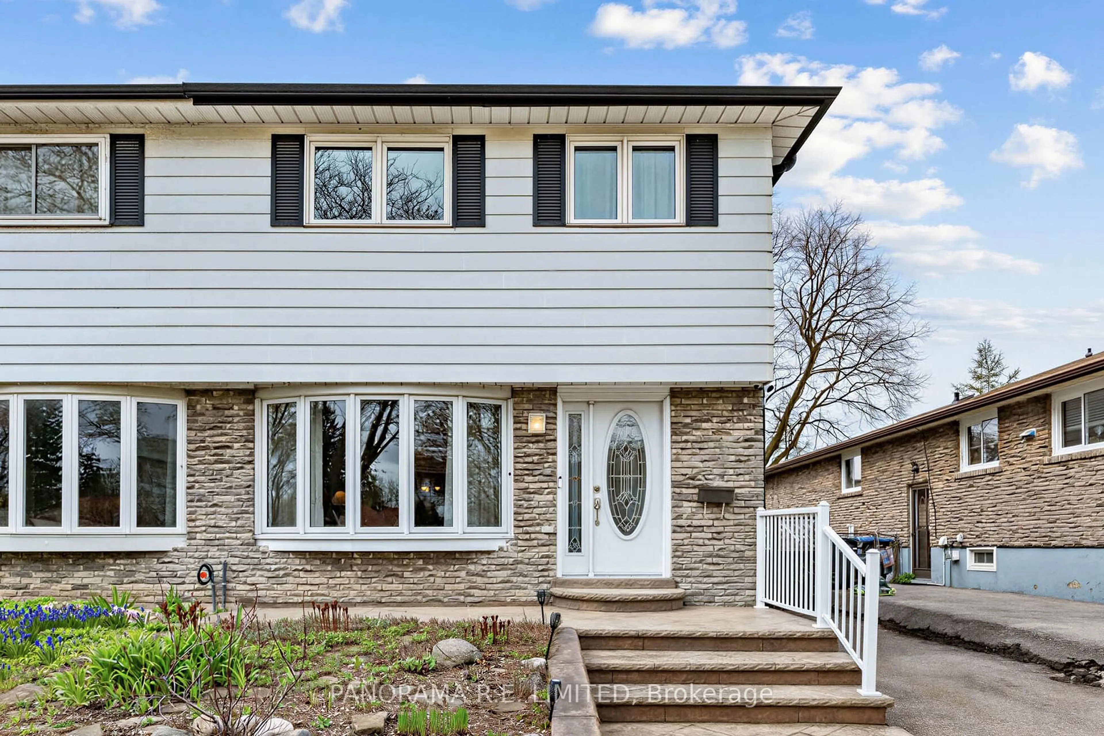 Home with brick exterior material, street for 3128 Rymal Rd, Mississauga Ontario L4Y 3B6