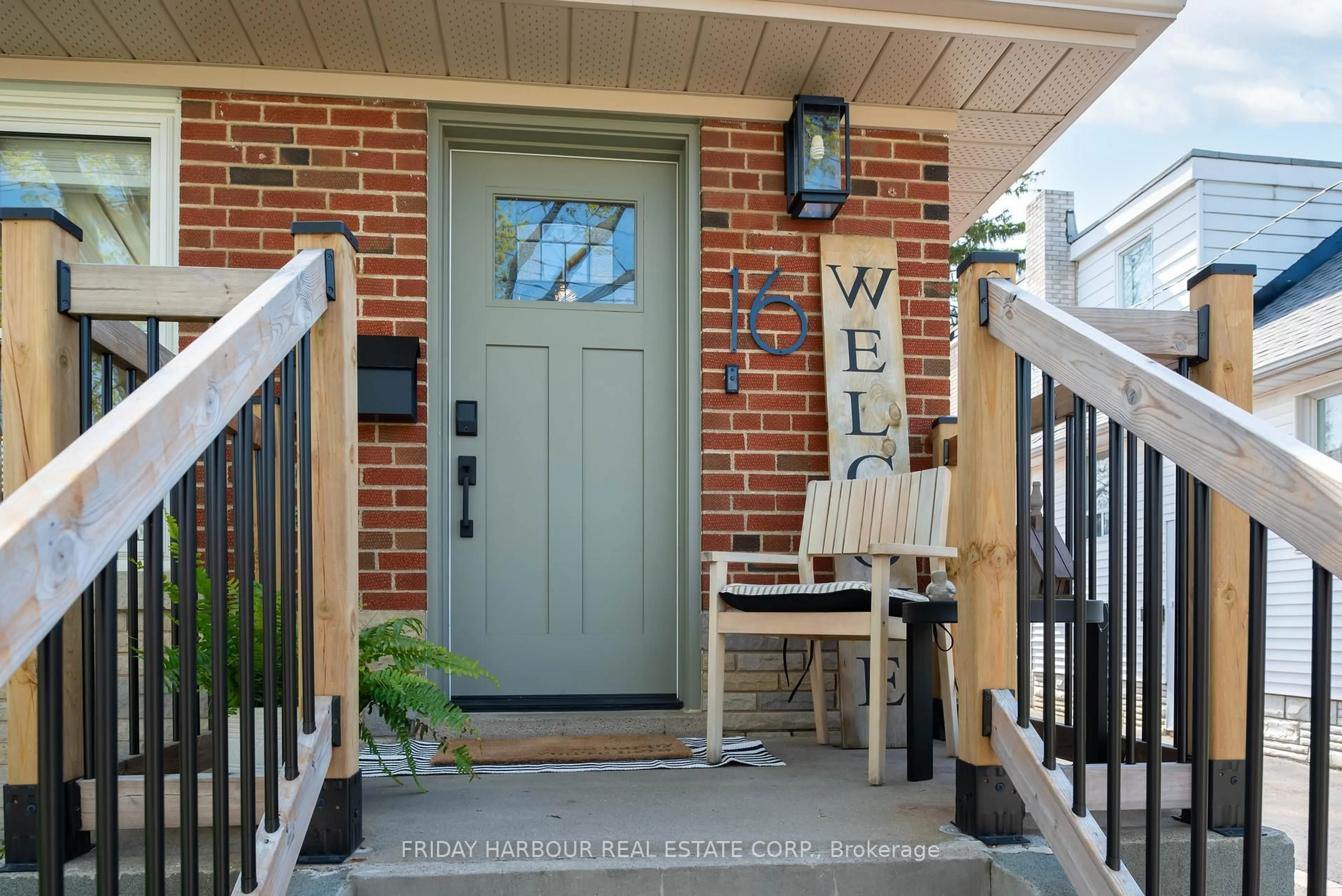Indoor entryway for 16 Robindale Ave, Toronto Ontario M8W 4A9