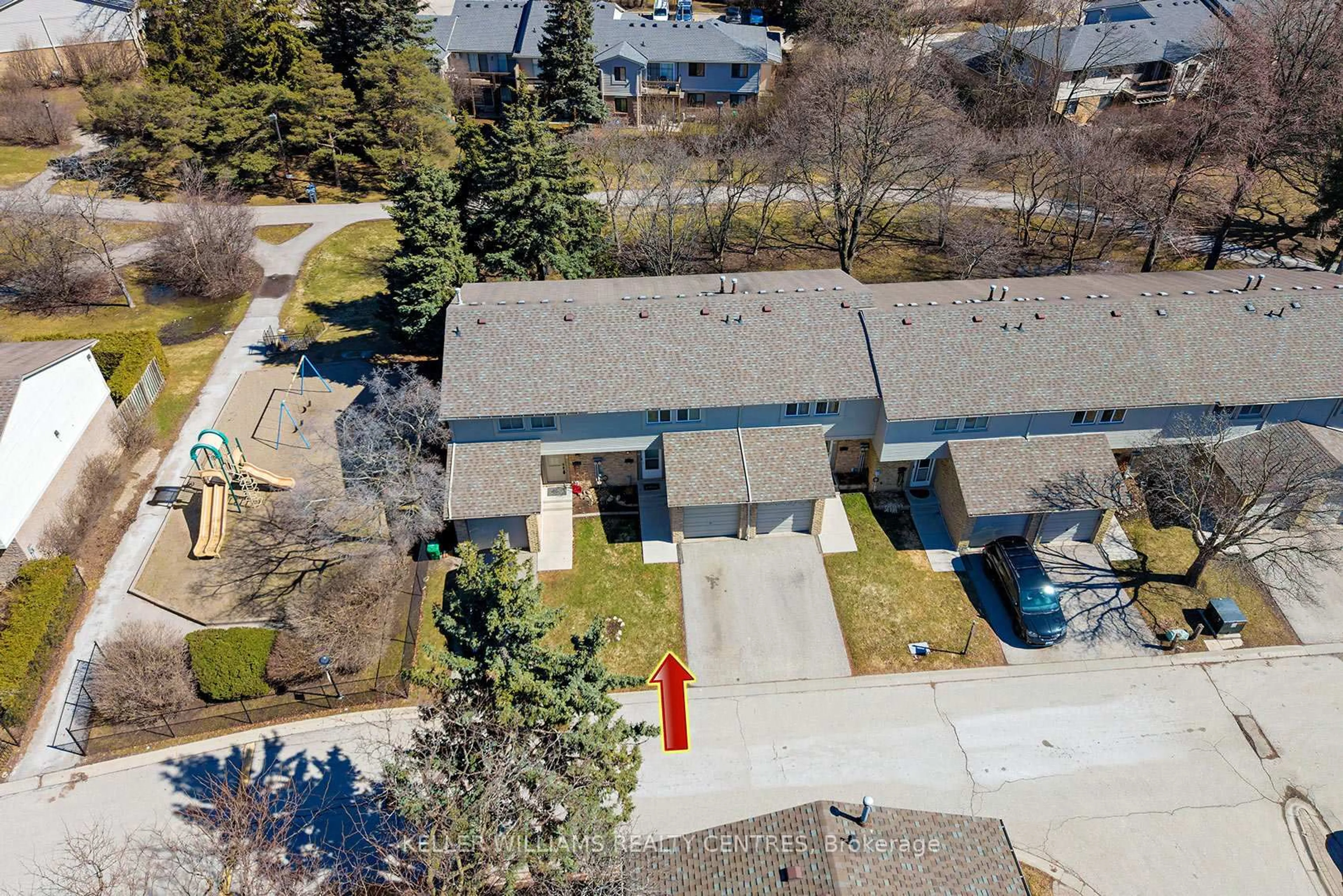 A pic from outside/outdoor area/front of a property/back of a property/a pic from drone, street for 6779 Glen Erin Dr #20, Mississauga Ontario L5N 2C1