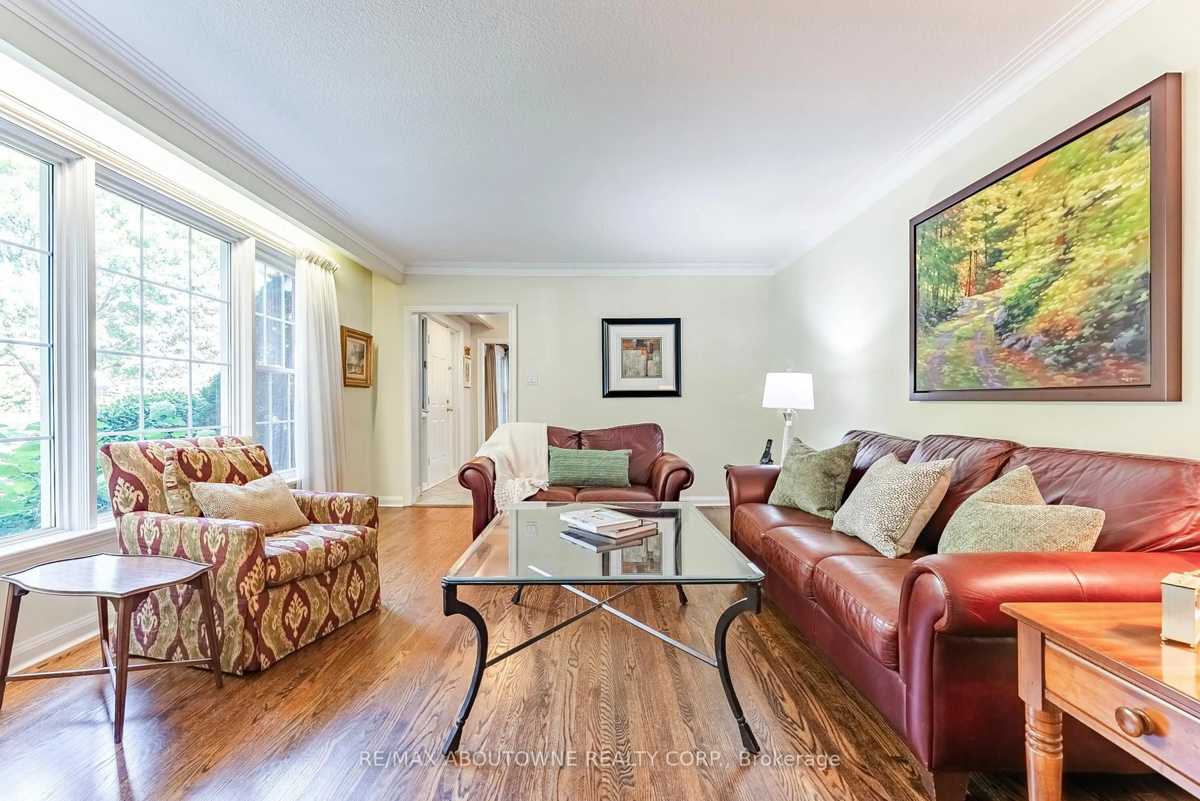 Living room with furniture, unknown for 1284 Cleaver Dr, Oakville Ontario L6J 1W3