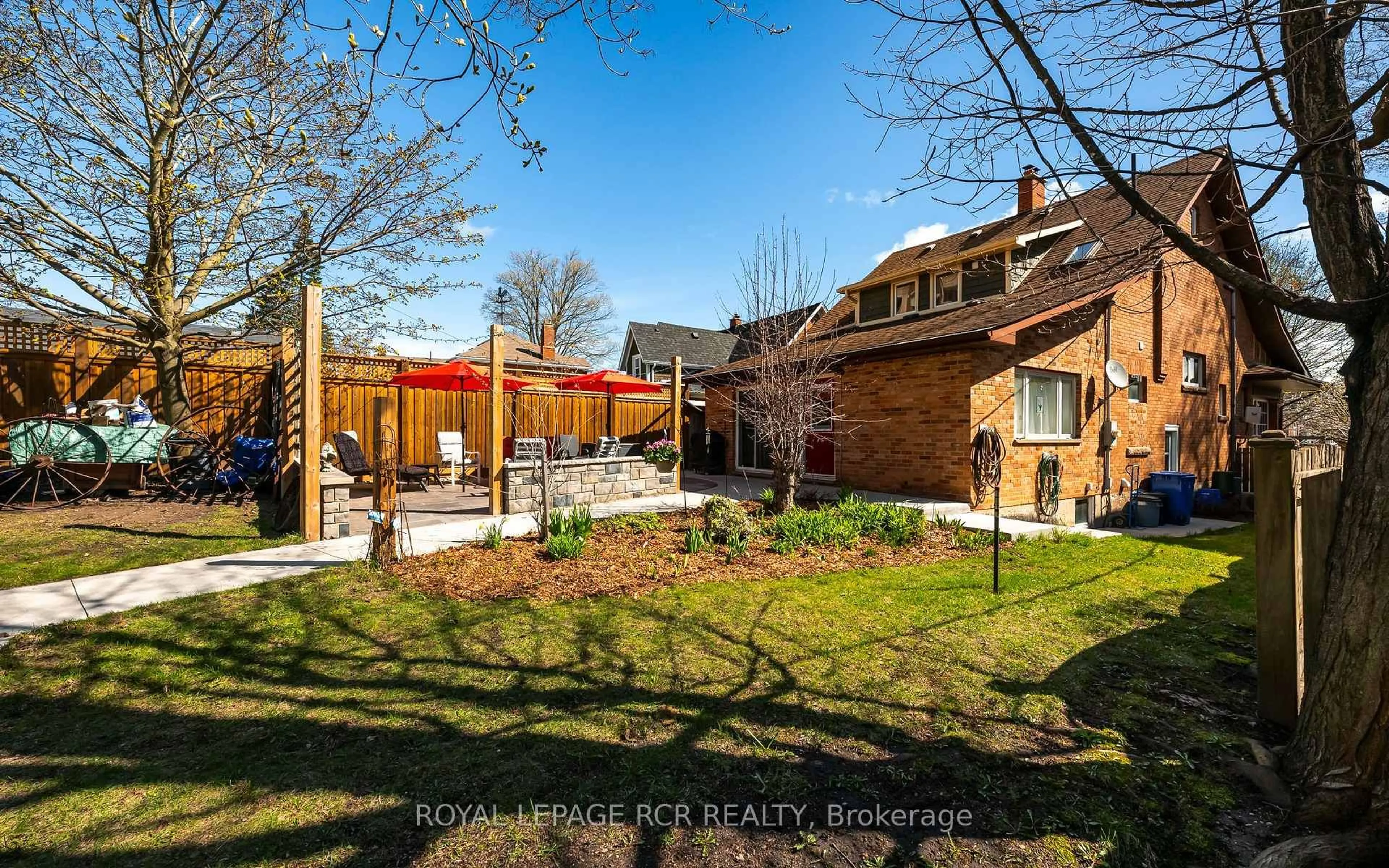A pic from outside/outdoor area/front of a property/back of a property/a pic from drone, street for 42 First St, Orangeville Ontario L9W 2E2