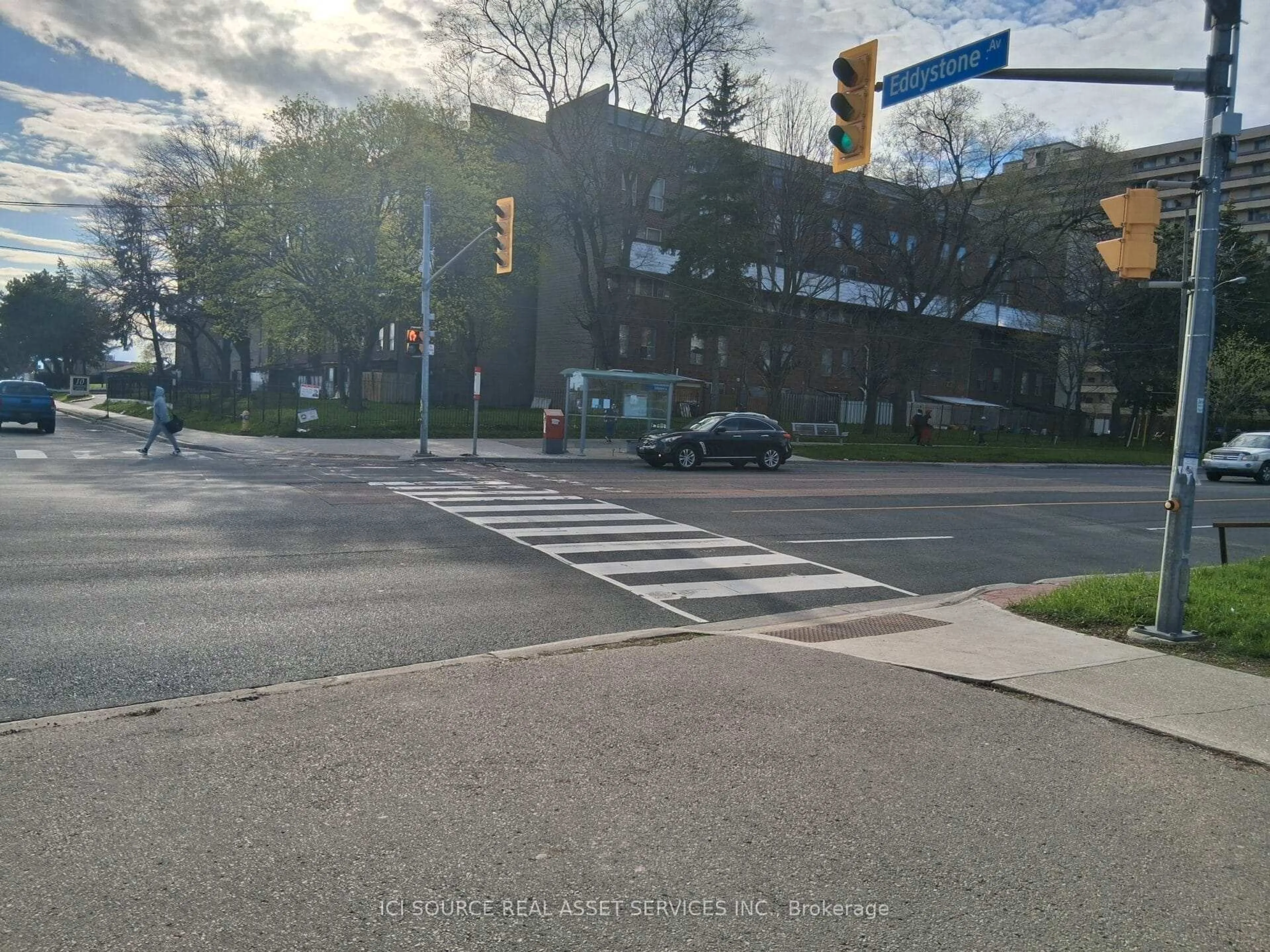 Blurry image for 10 Eddystone Ave #148, Toronto Ontario M3N 2T2