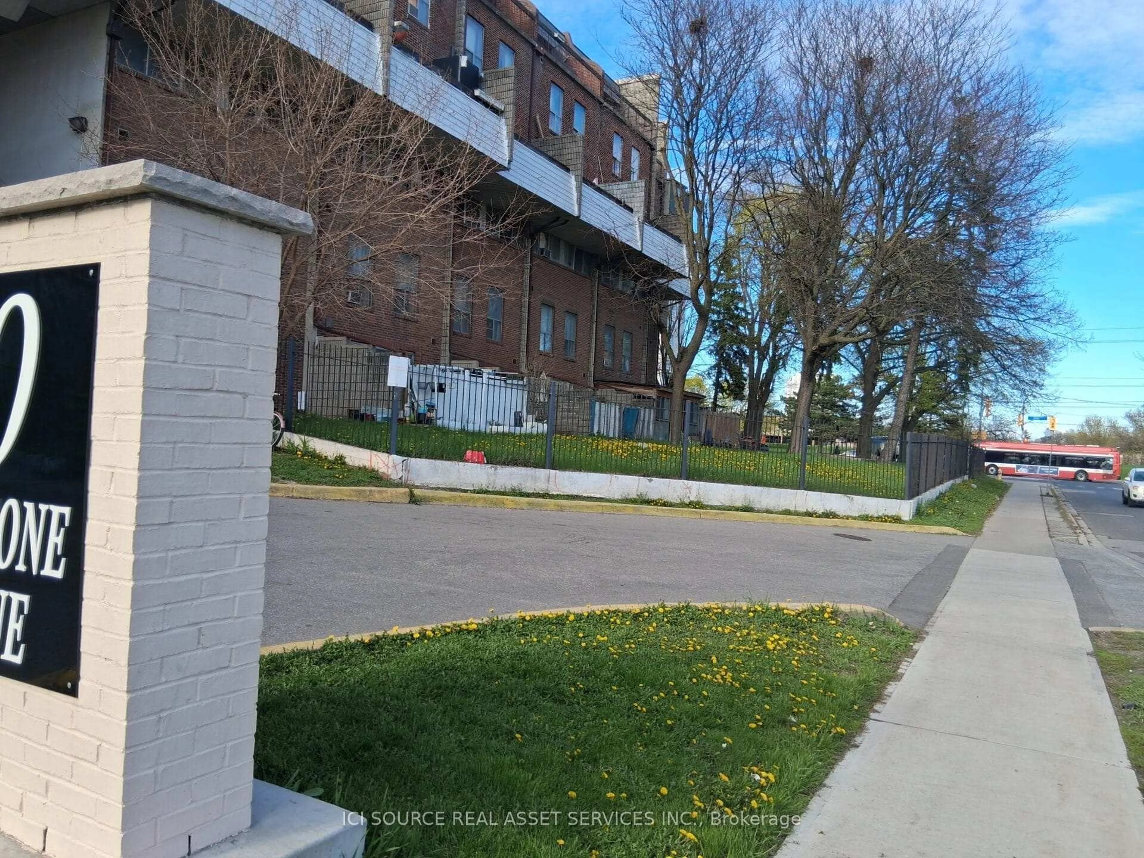 A pic from outside/outdoor area/front of a property/back of a property/a pic from drone, street for 10 Eddystone Ave #148, Toronto Ontario M3N 2T2
