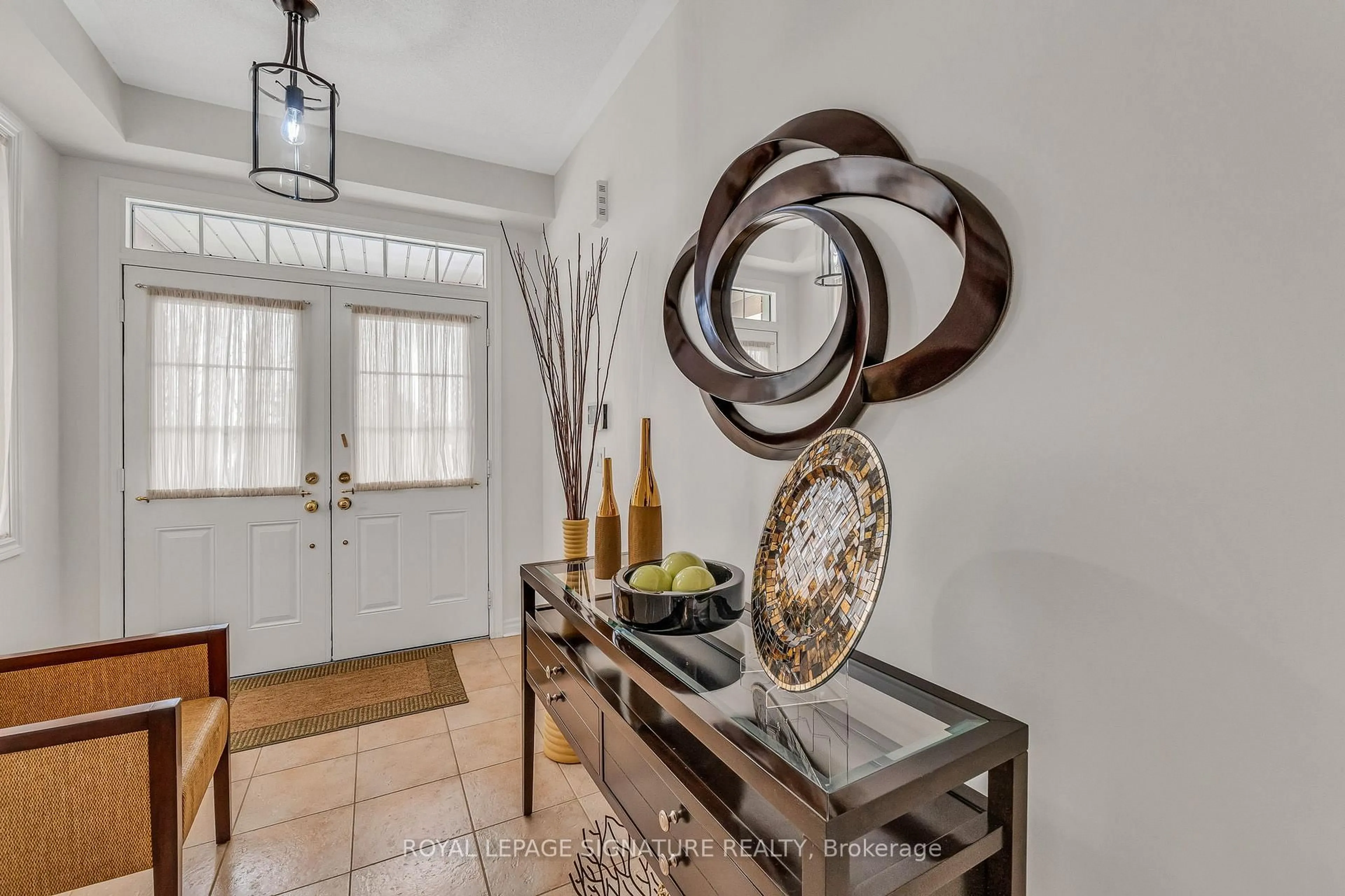 Indoor entryway for 3319 Tacc Dr, Mississauga Ontario L5M 0K4