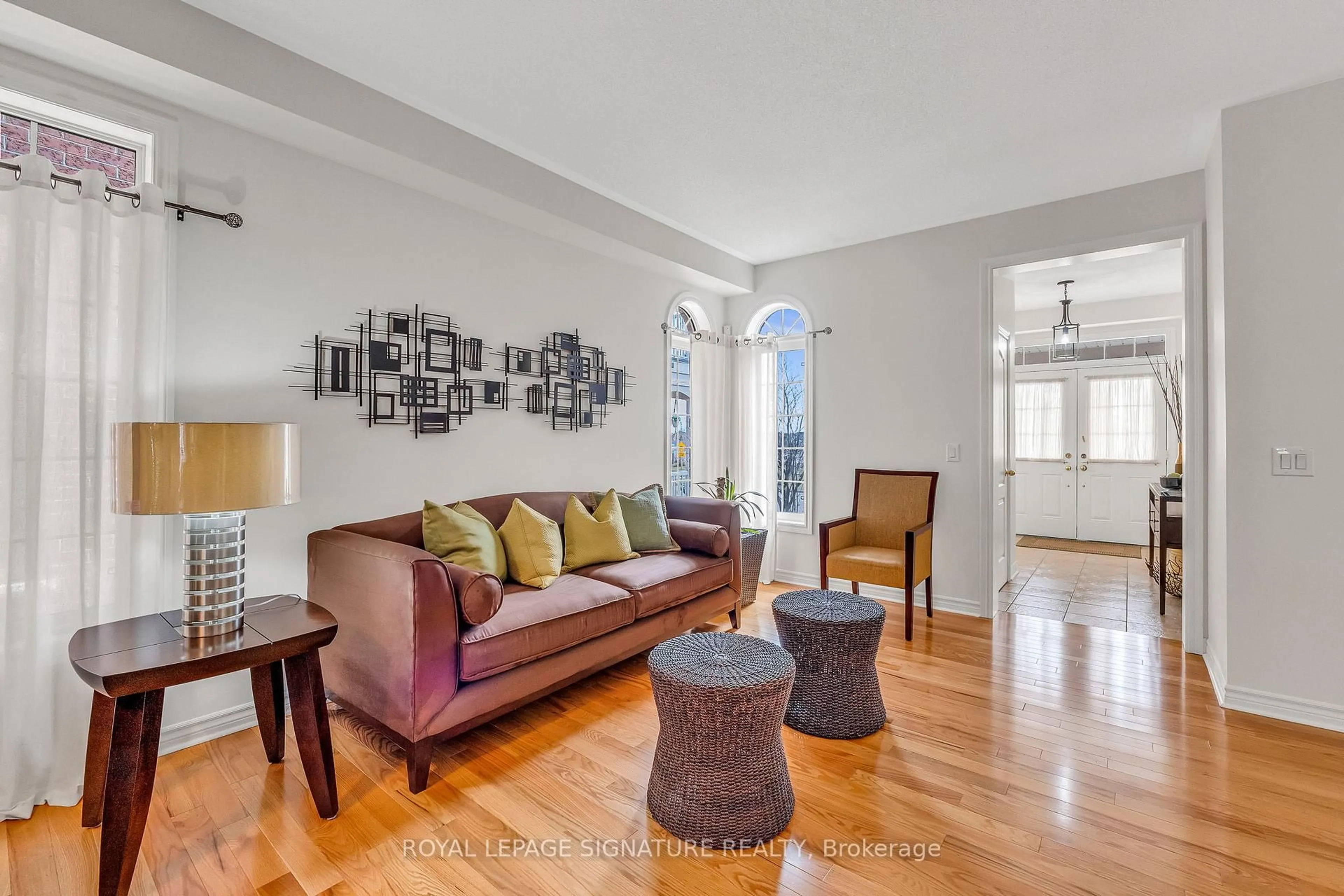 Living room with furniture, unknown for 3319 Tacc Dr, Mississauga Ontario L5M 0K4