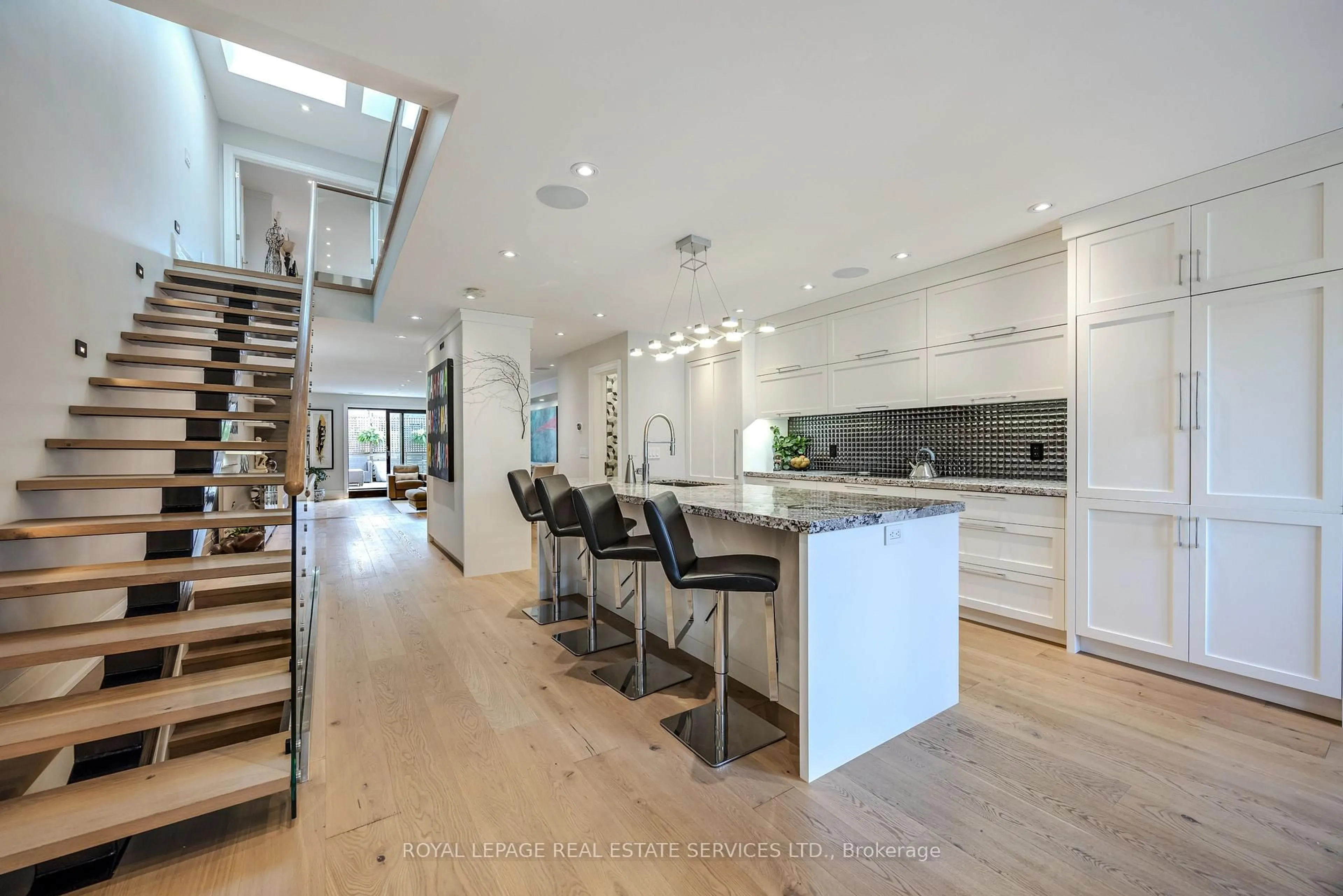 Open concept kitchen, unknown for 91 Old Mill Rd, Toronto Ontario M8X 1G9