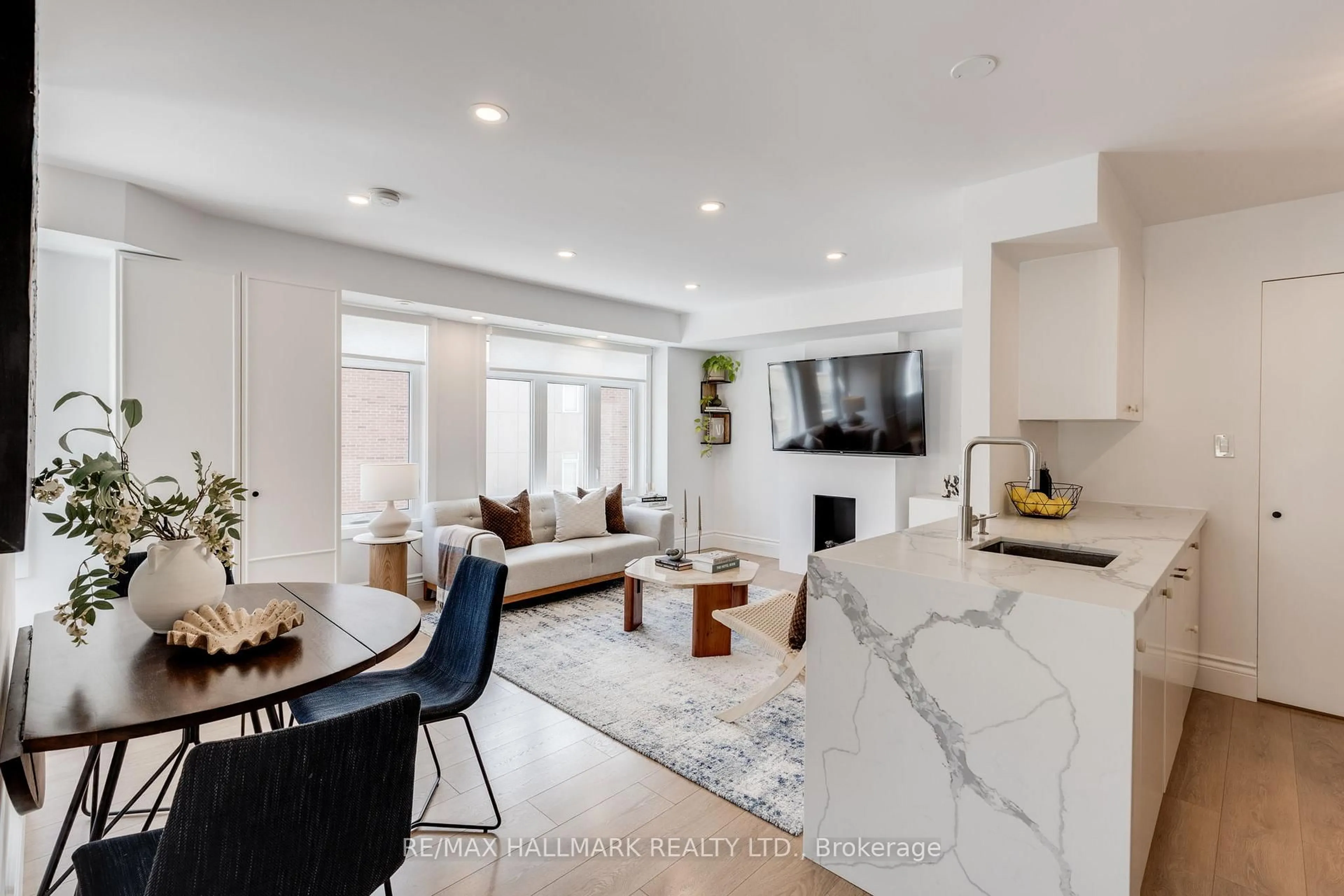 Open concept kitchen, ceramic/tile floor for 30 Turntable Cres #47, Toronto Ontario M6H 4K9