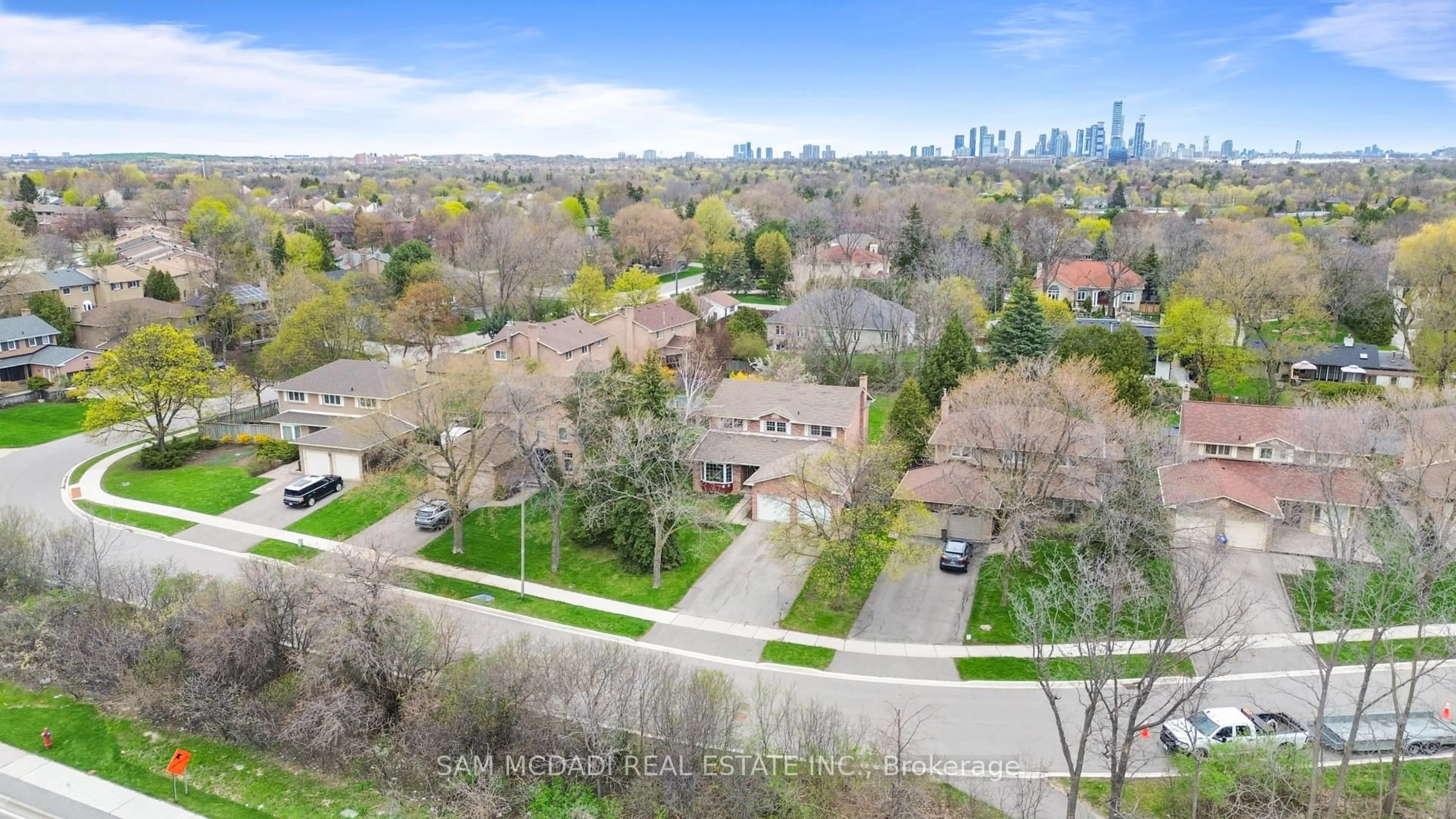 A pic from outside/outdoor area/front of a property/back of a property/a pic from drone, city buildings view from balcony for 2138 Burbank Dr, Mississauga Ontario L5L 2T8