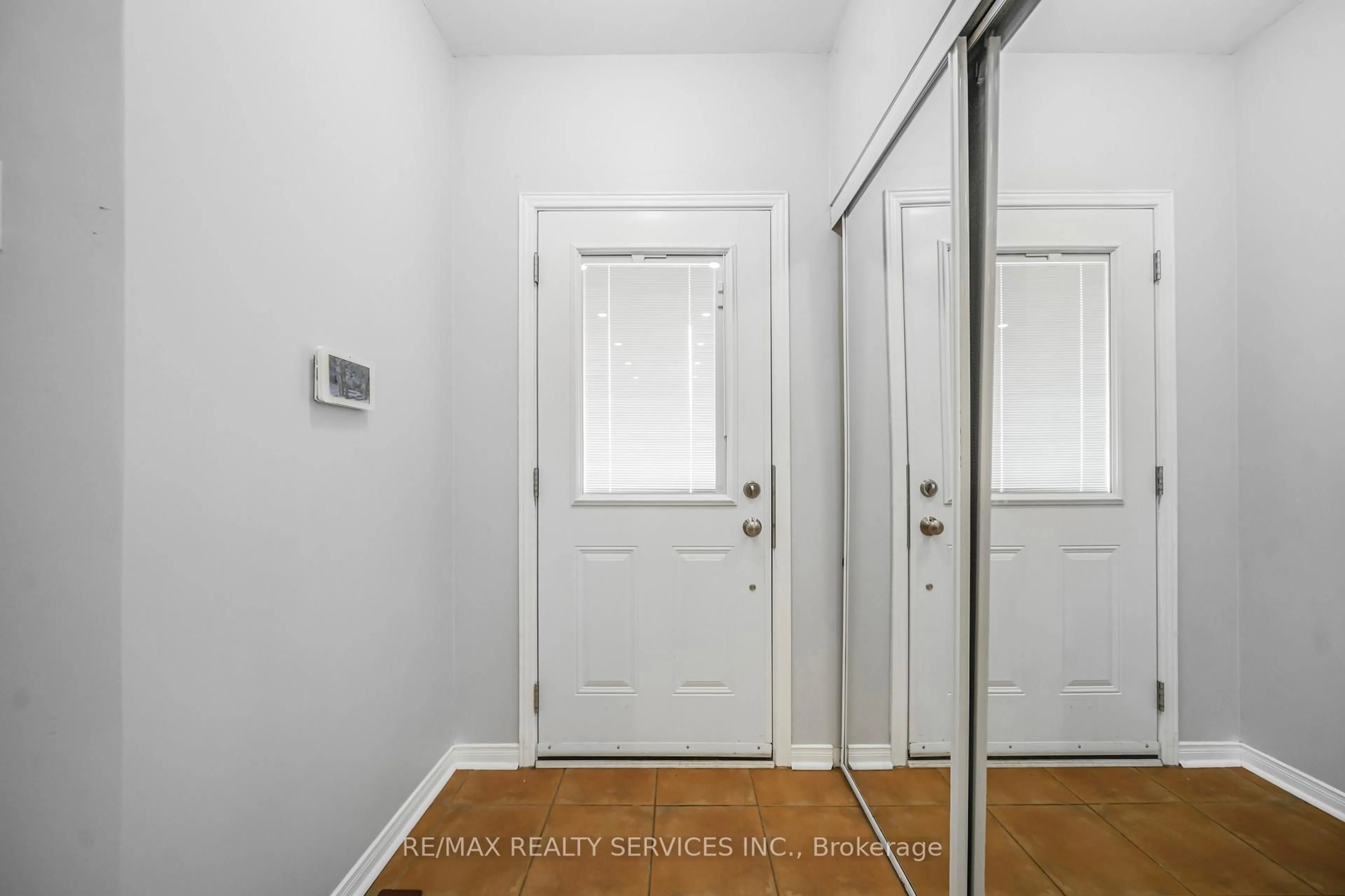 Indoor entryway for 81 Roadmaster Lane, Brampton Ontario L7A 3A8