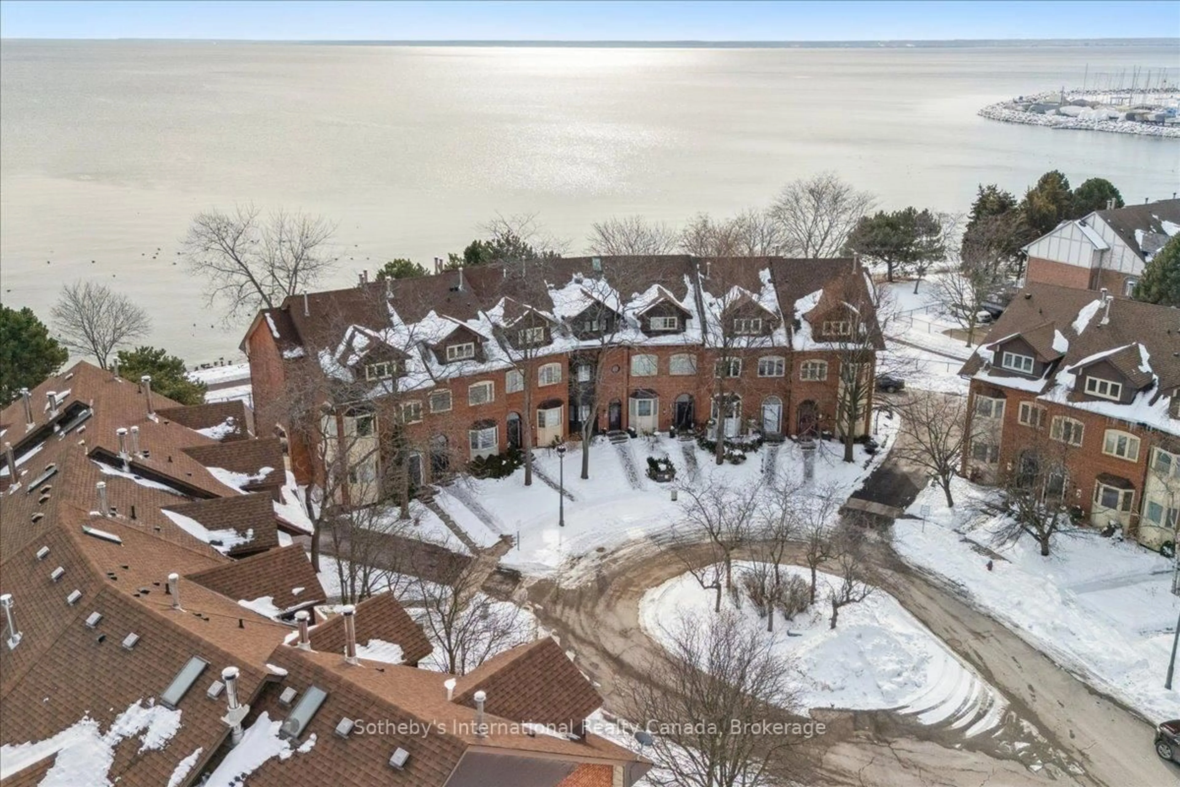 A pic from outside/outdoor area/front of a property/back of a property/a pic from drone, unknown for 10 Southwind Terr, Oakville Ontario L6L 6K5