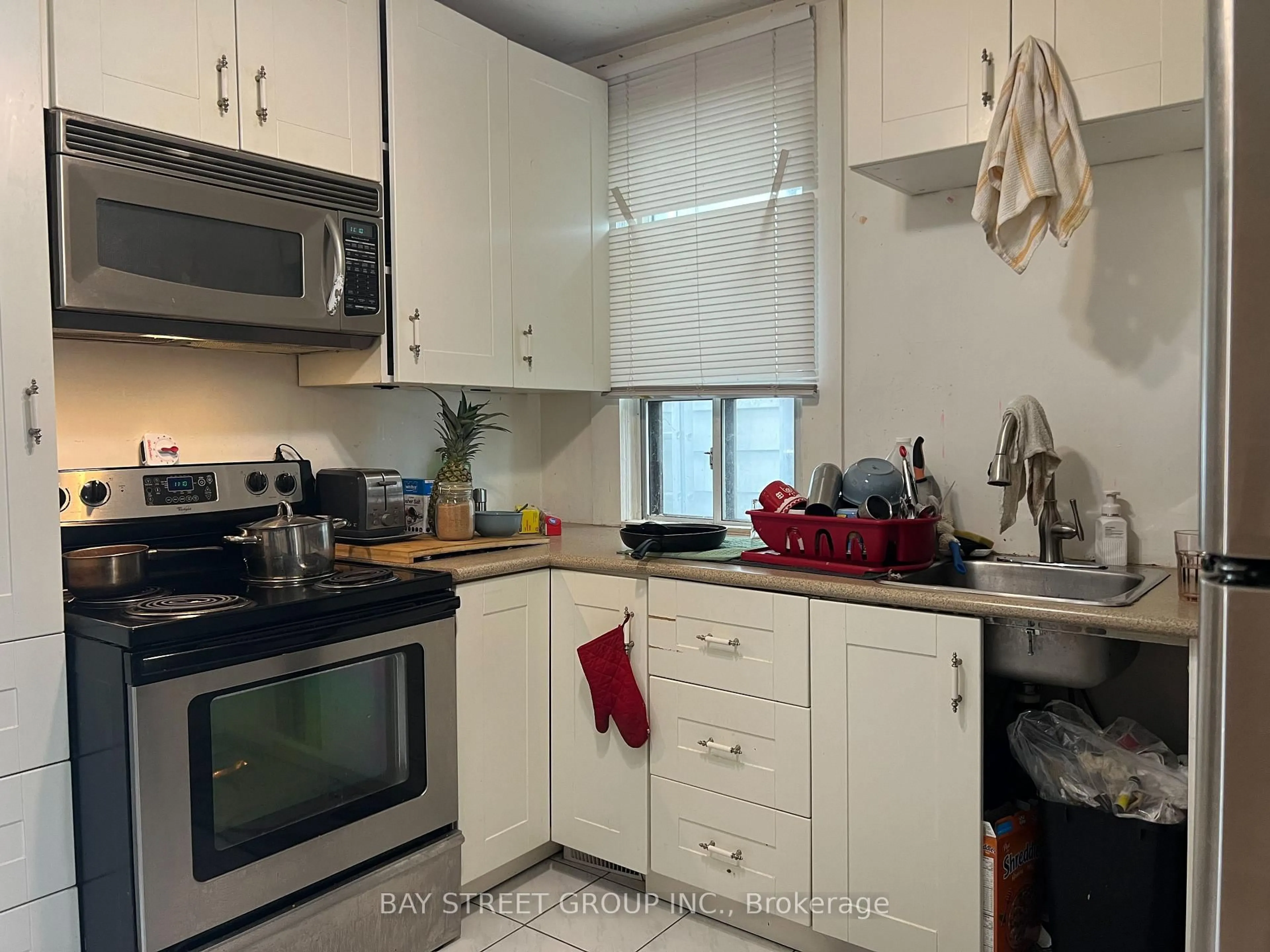 Standard kitchen, unknown for 97 Sixteenth St, Toronto Ontario M8V 3J9