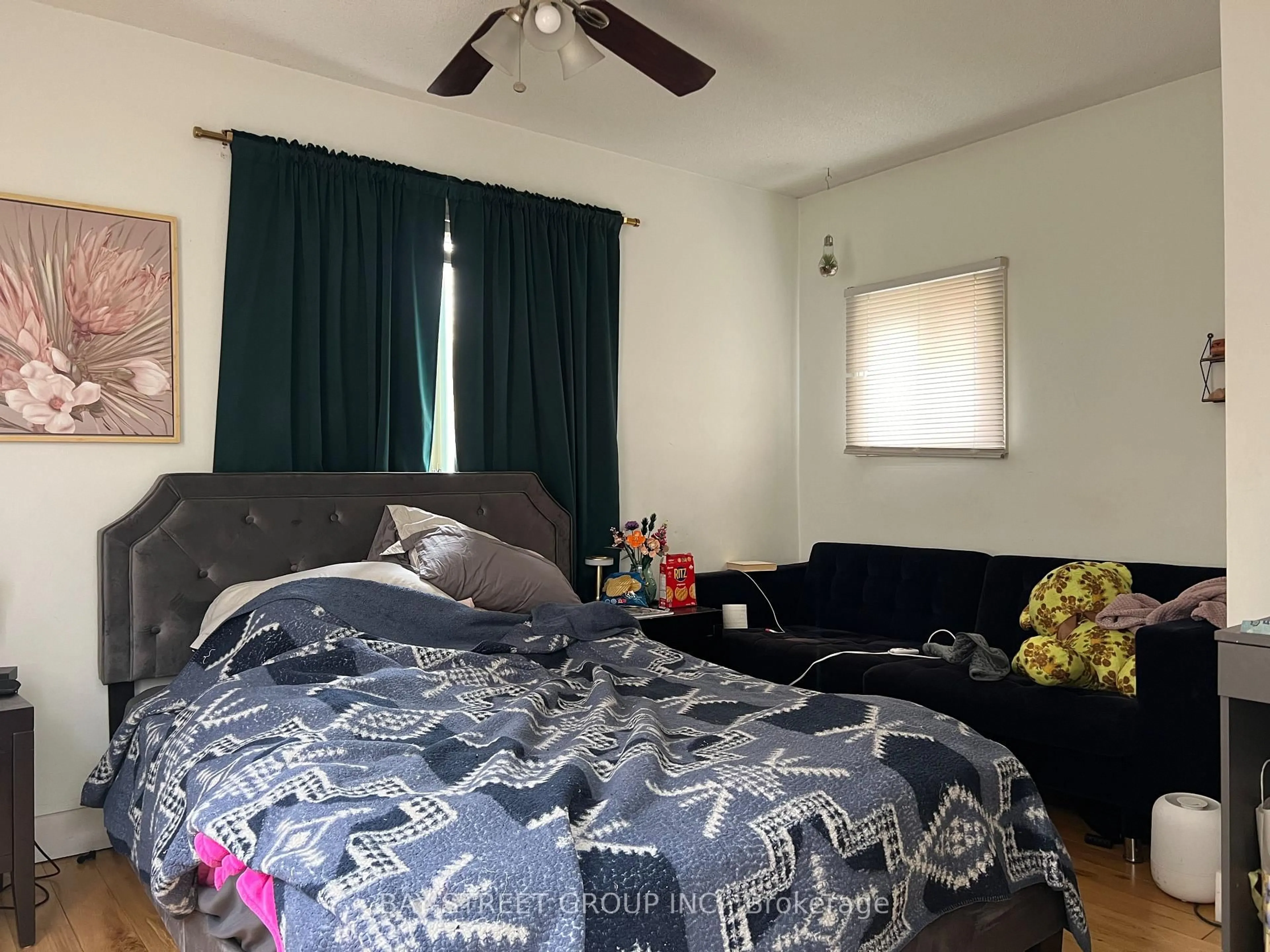 A pic of a room for 97 Sixteenth St, Toronto Ontario M8V 3J9