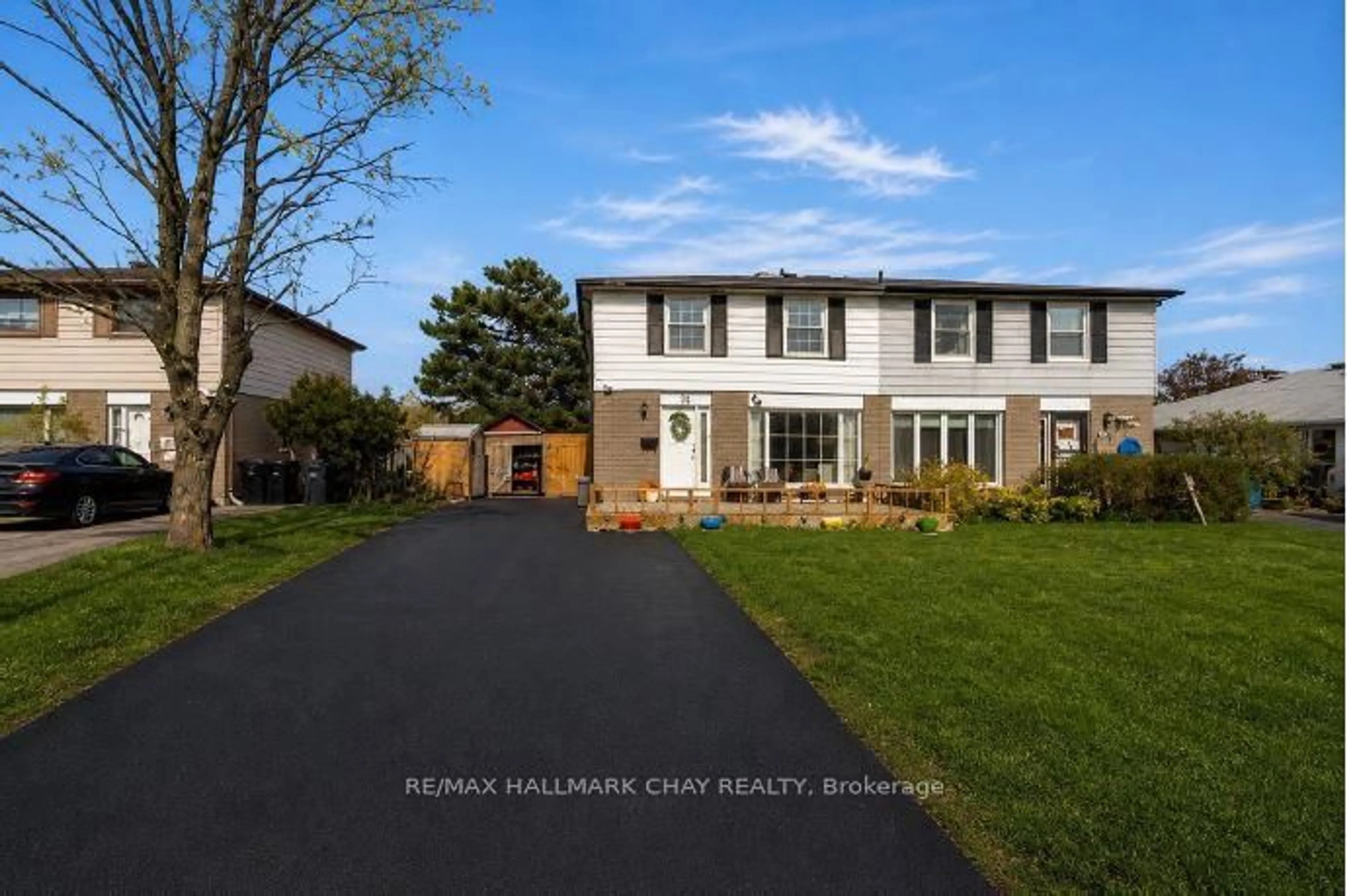 A pic from outside/outdoor area/front of a property/back of a property/a pic from drone, street for 24 Flamingo Cres, Brampton Ontario L6T 2G5