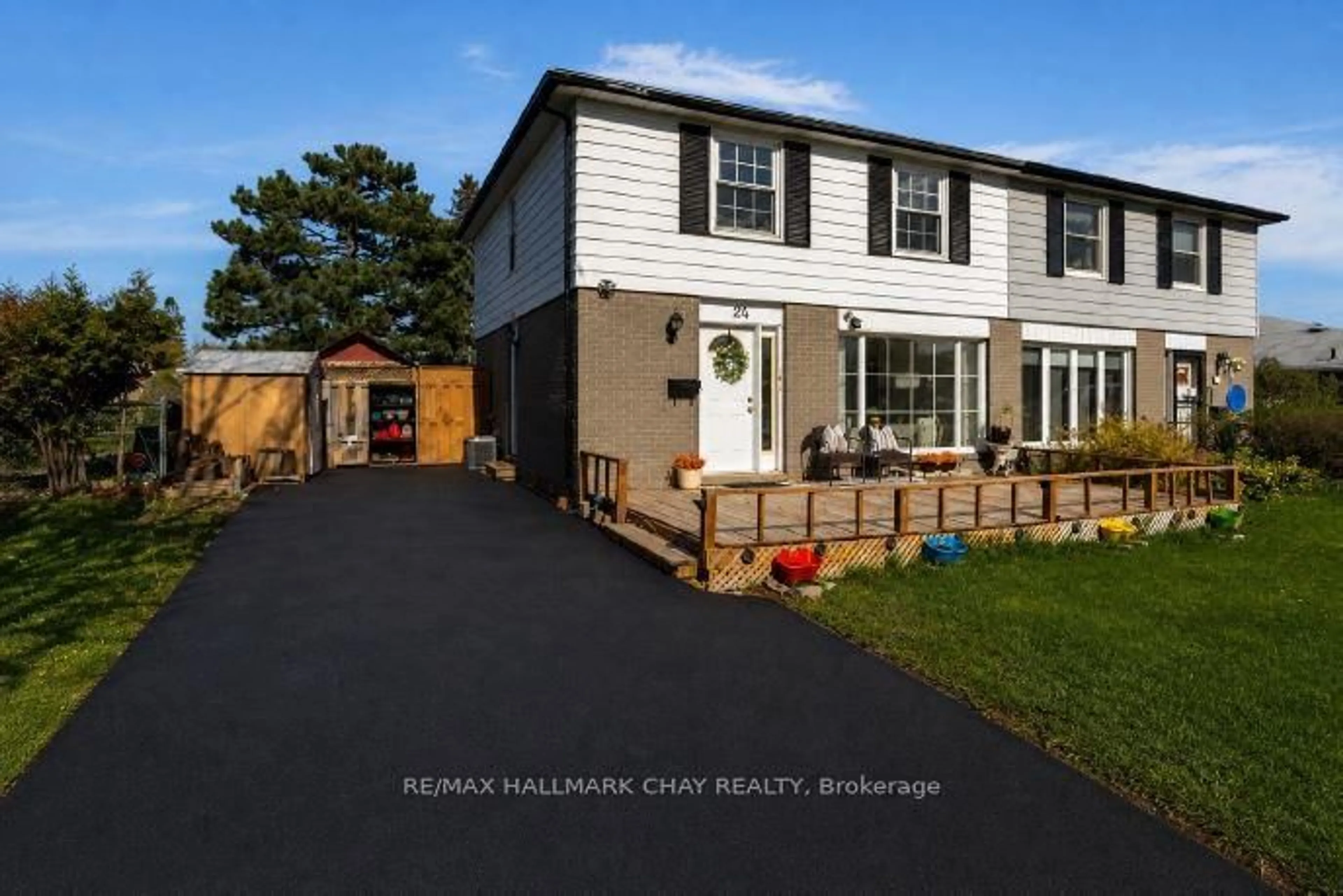 A pic from outside/outdoor area/front of a property/back of a property/a pic from drone, unknown for 24 Flamingo Cres, Brampton Ontario L6T 2G5