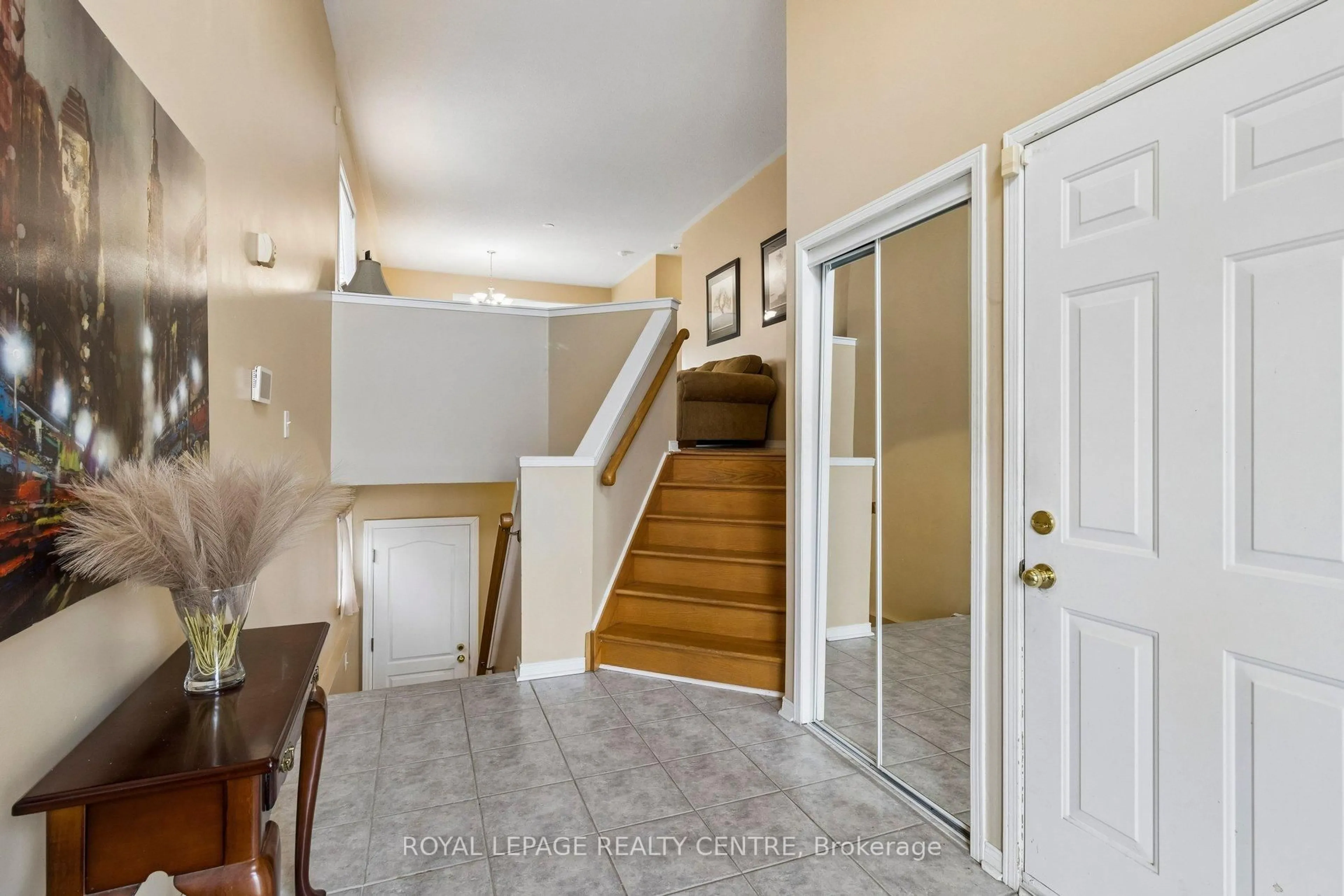 Indoor entryway for 50 Lawlor Crt, Brampton Ontario L7A 2J9