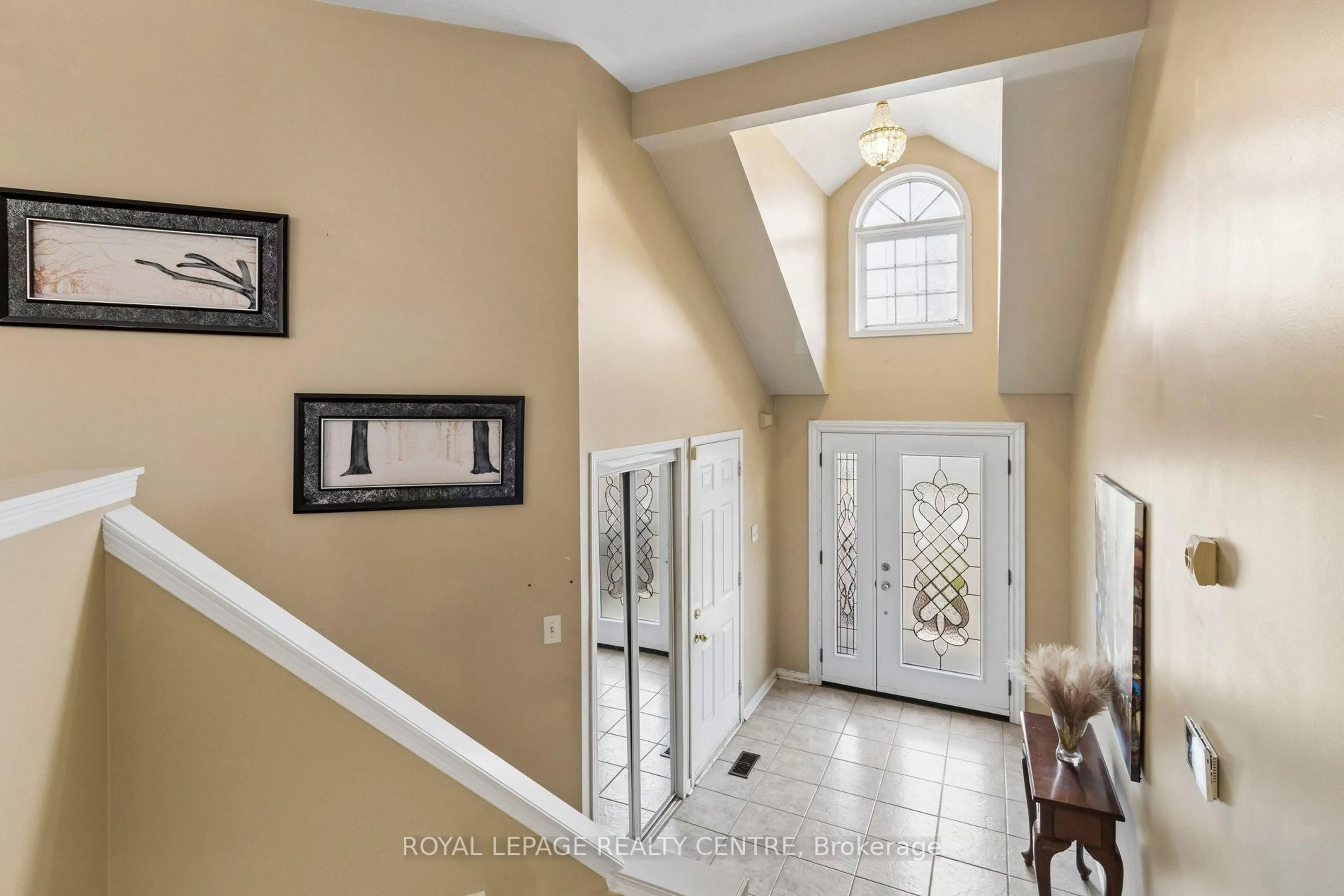 Indoor entryway for 50 Lawlor Crt, Brampton Ontario L7A 2J9