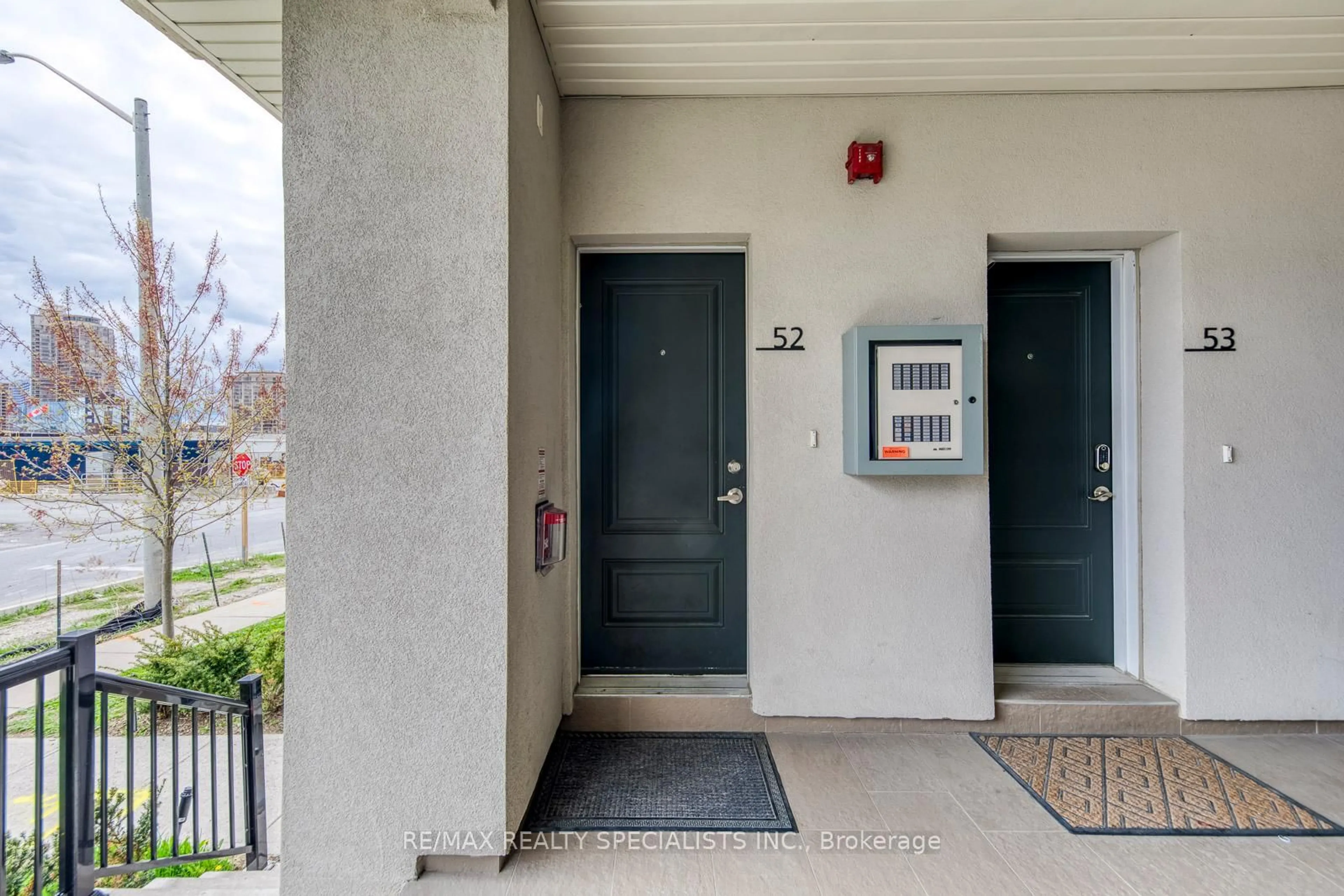 Indoor entryway for 57 Armdale Rd #52, Mississauga Ontario L4Z 0C7