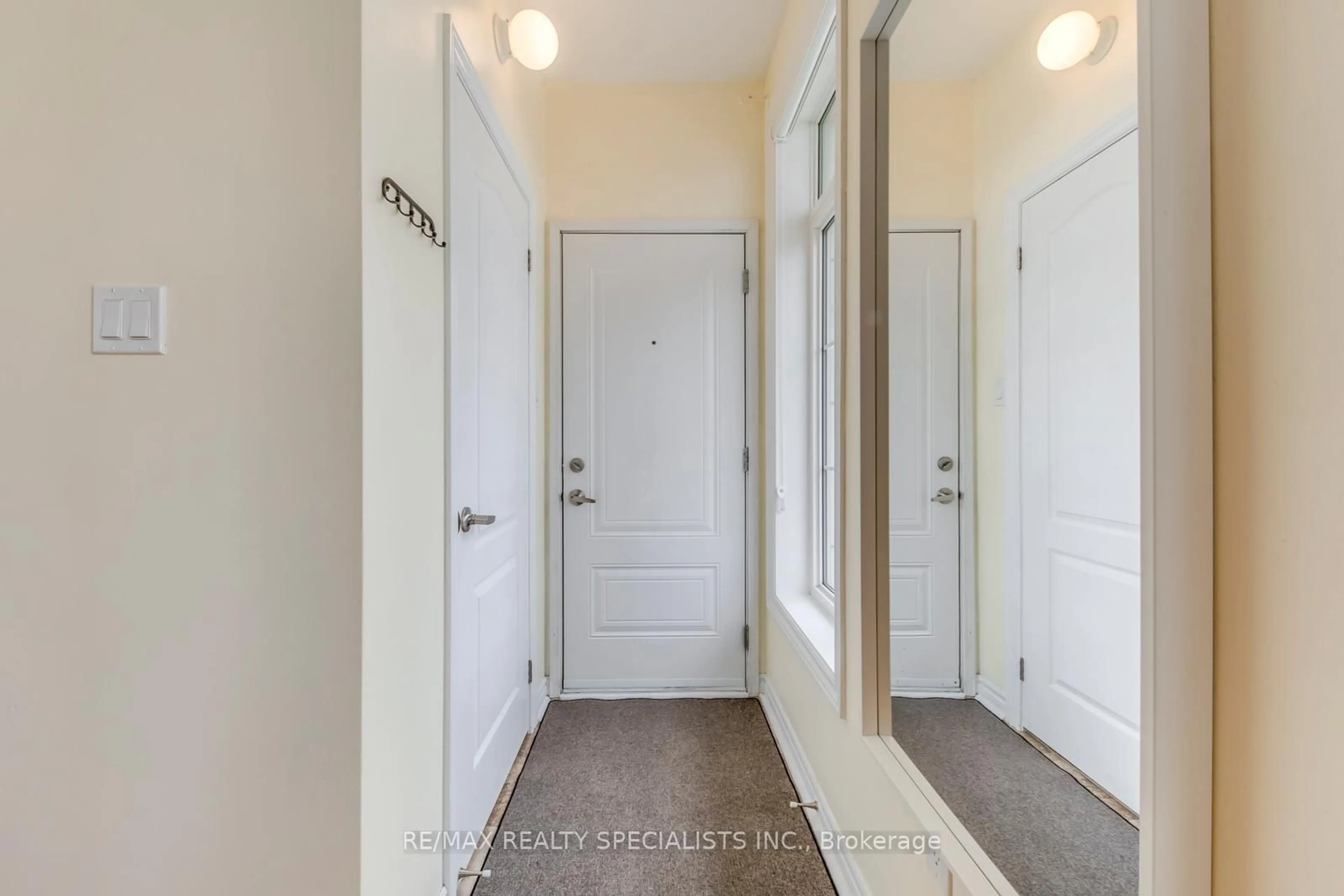 Indoor entryway for 57 Armdale Rd #52, Mississauga Ontario L4Z 0C7