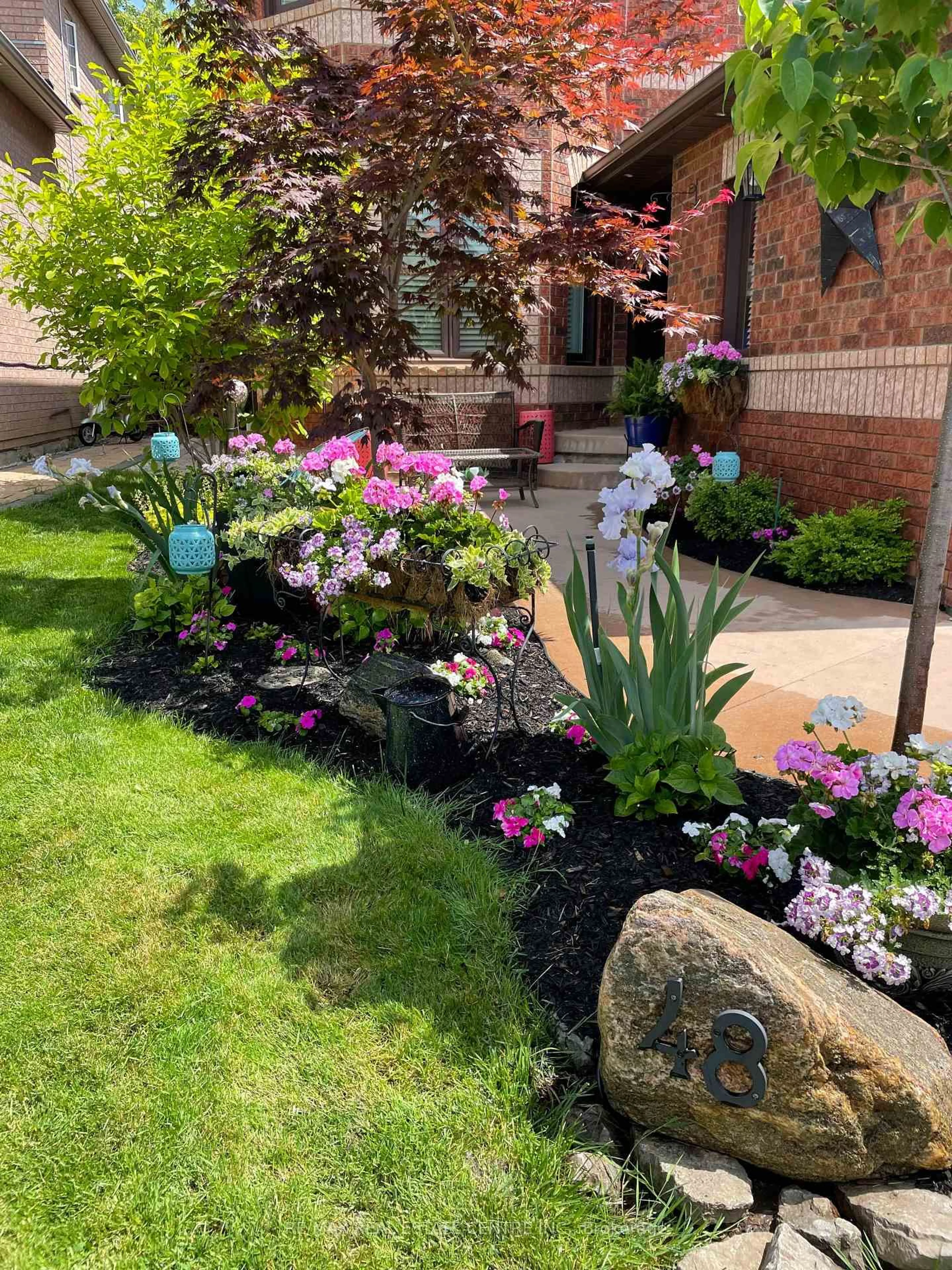 Patio, street for 48 Chester Cres, Halton Hills Ontario L7G 5W5