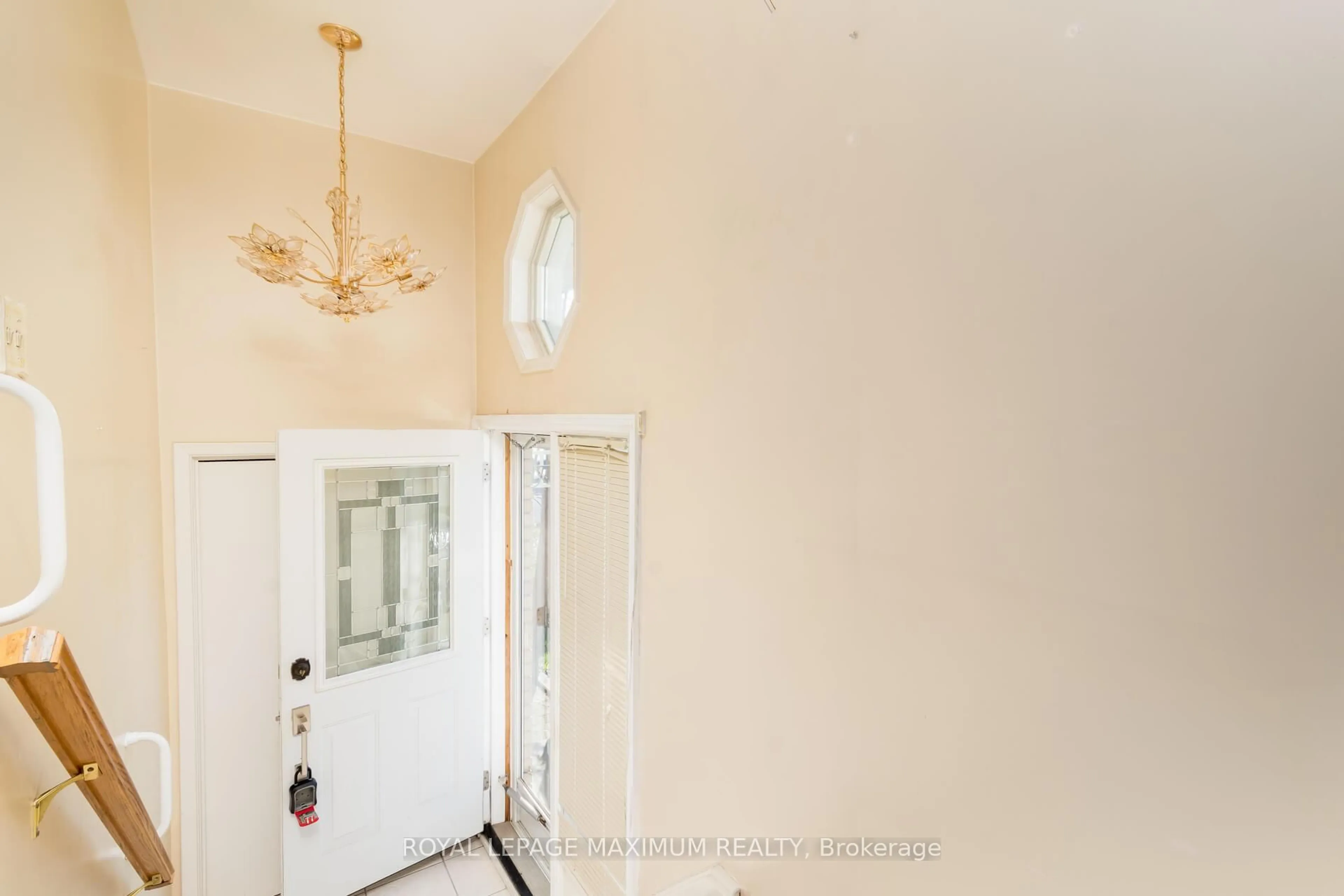 Indoor entryway for 44 Fallingdale Cres, Toronto Ontario M3J 1C5
