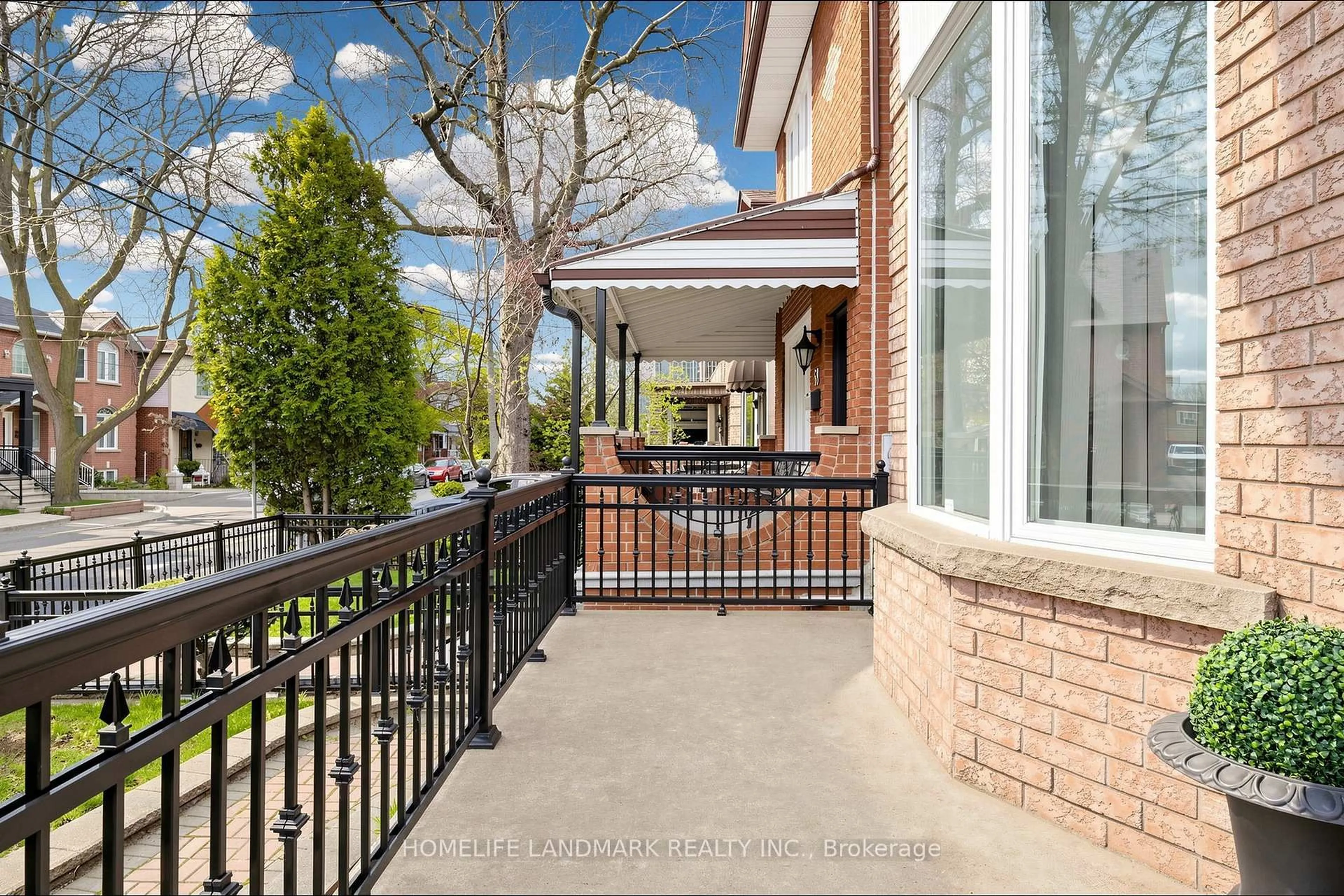 Patio, street for 70 Bartlett Ave, Toronto Ontario M6H 3E6