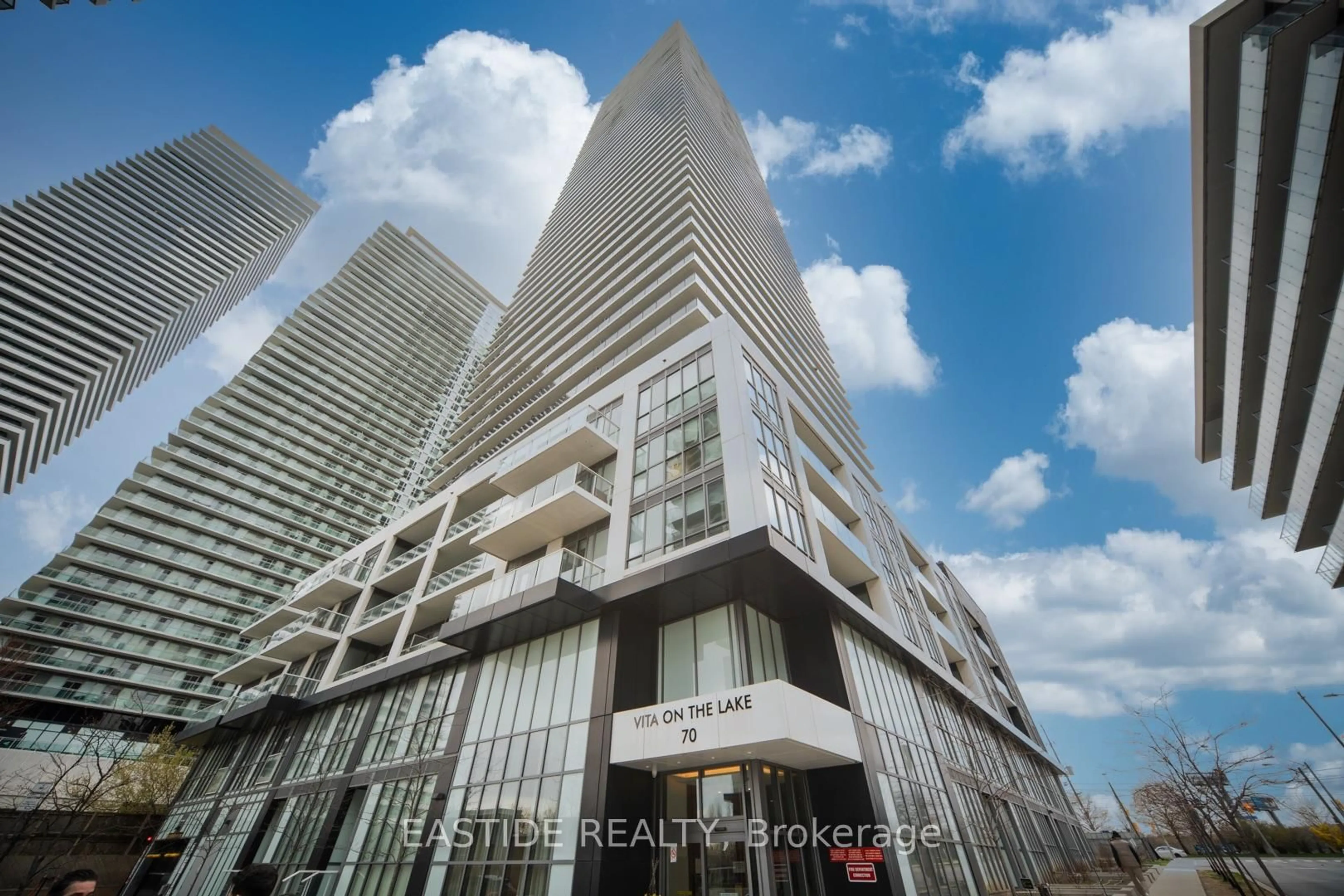 Indoor foyer for 70 Annie Craig Dr #2107, Toronto Ontario M8V 0G2