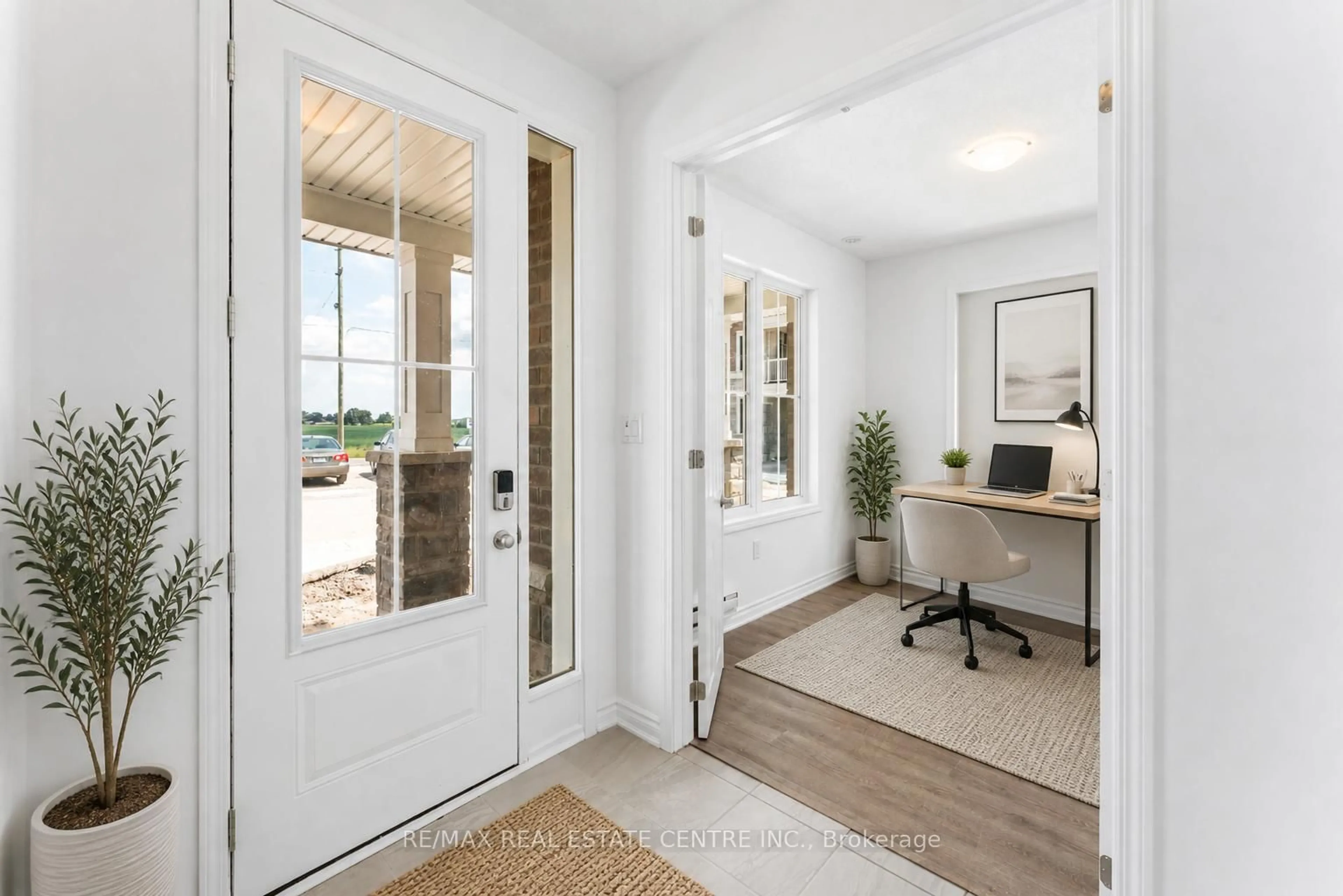 Indoor entryway for 1317 Leriche Way #67, Milton Ontario L9H 0H5