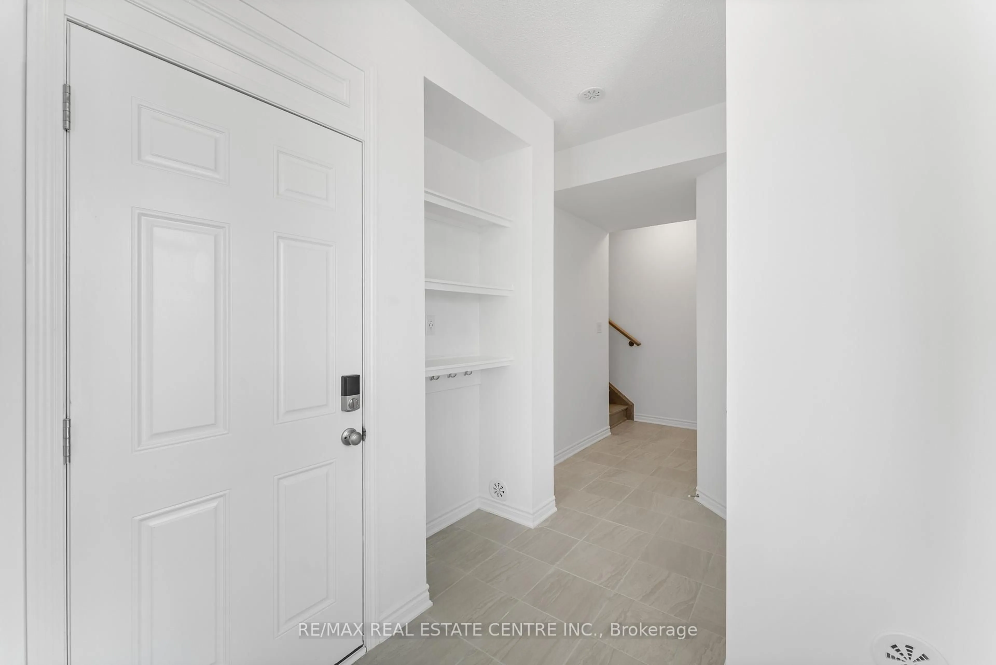 Indoor entryway for 1317 Leriche Way #67, Milton Ontario L9H 0H5