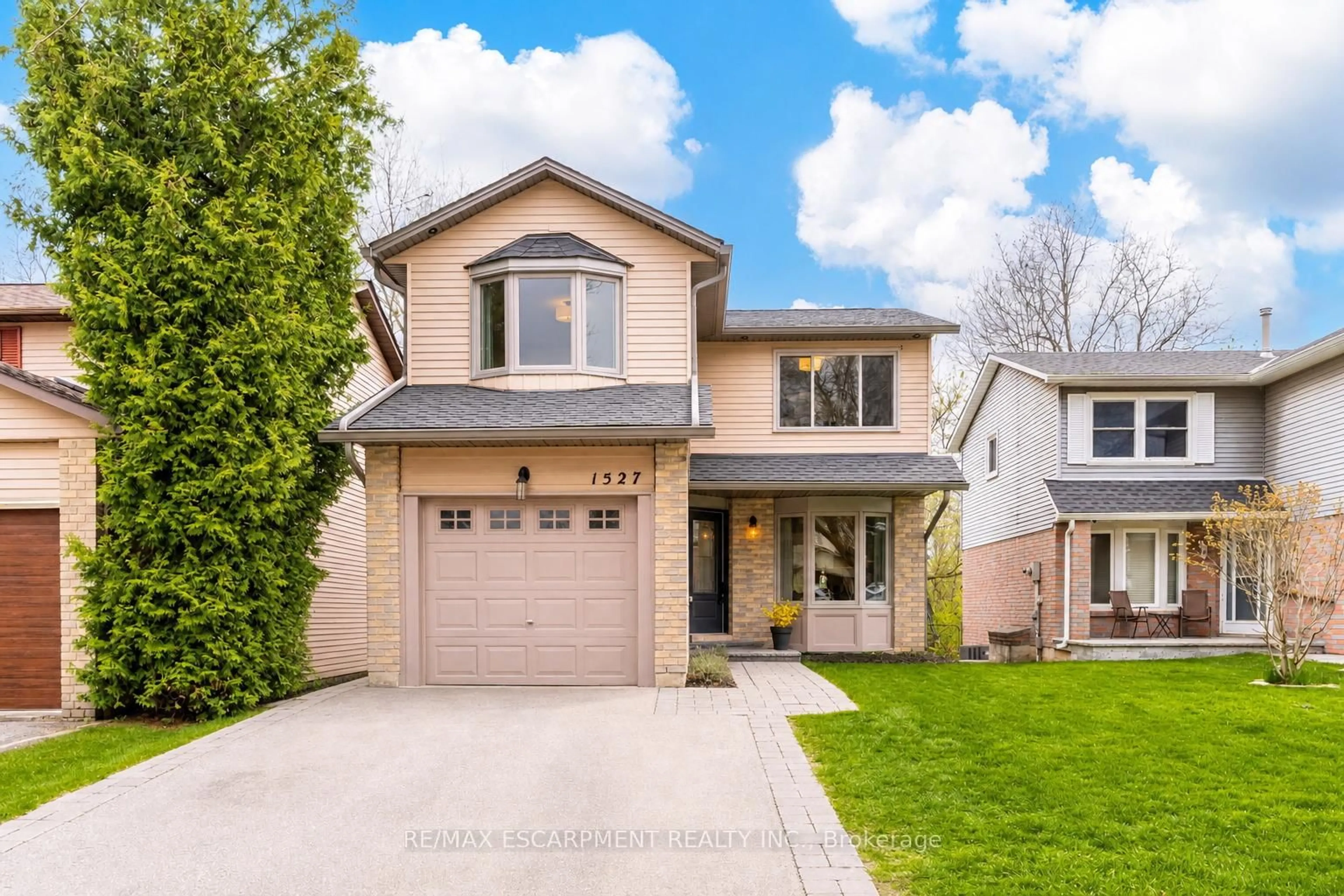 Home with brick exterior material, street for 1527 Riley Ave, Burlington Ontario L7M 3C3