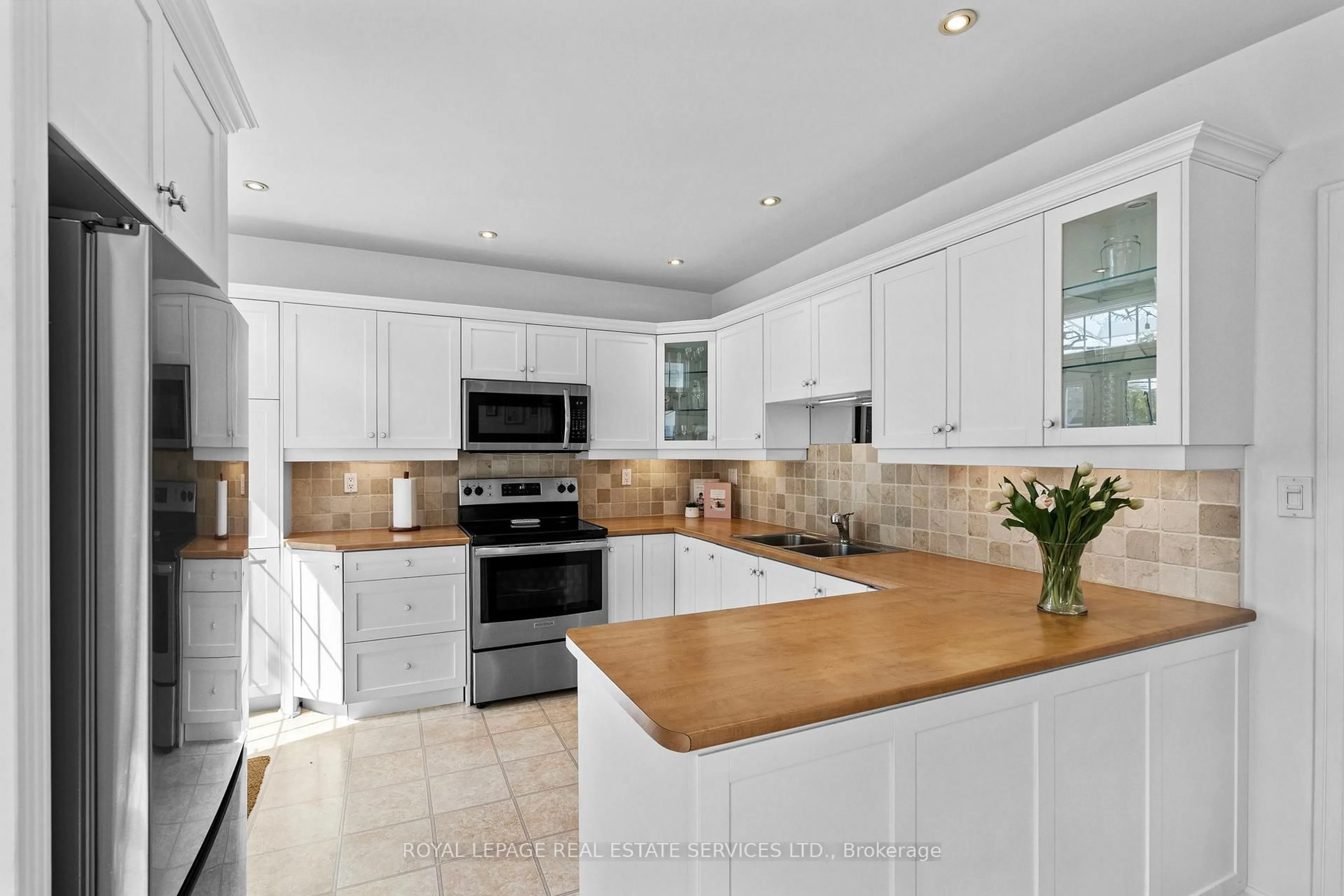 Open concept kitchen, ceramic/tile floor for 70 Third St, Toronto Ontario M8V 2X9