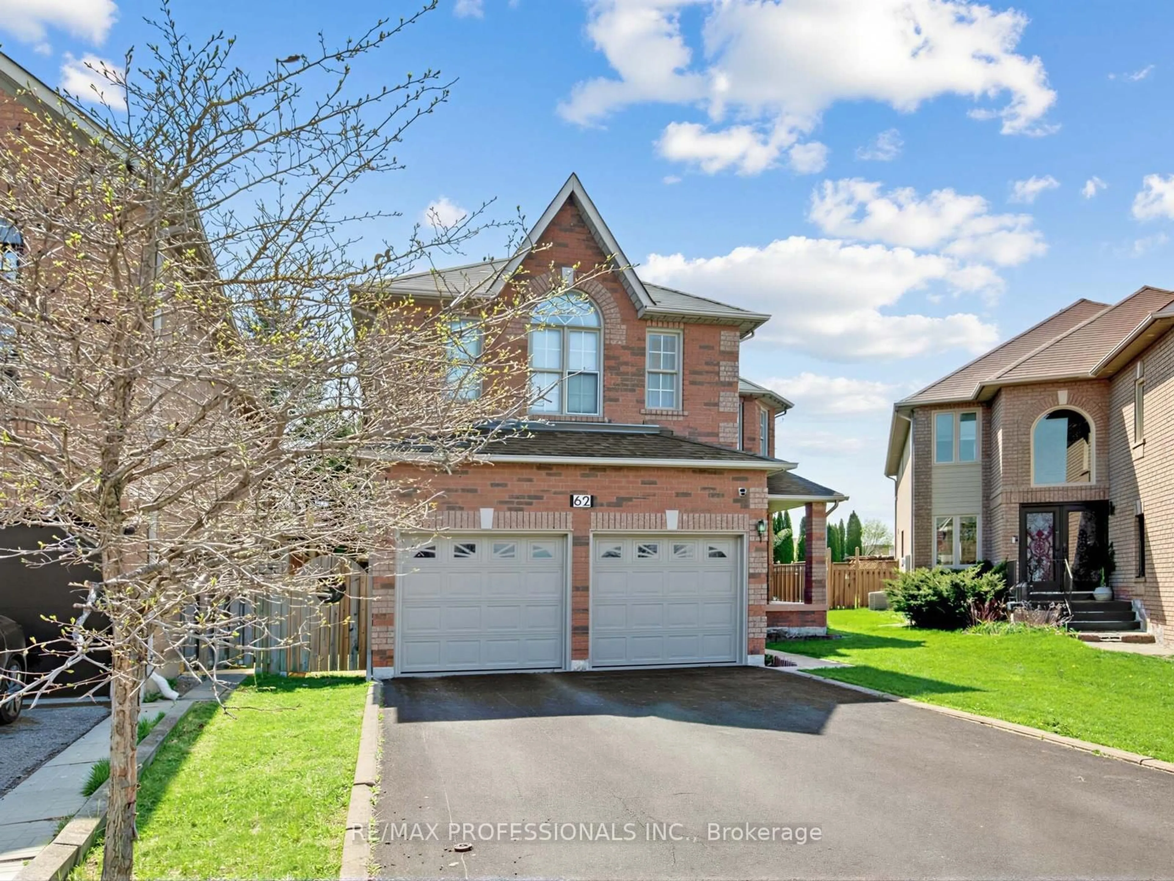 Home with brick exterior material, street for 62 Banington Cres, Brampton Ontario L7A 1G3