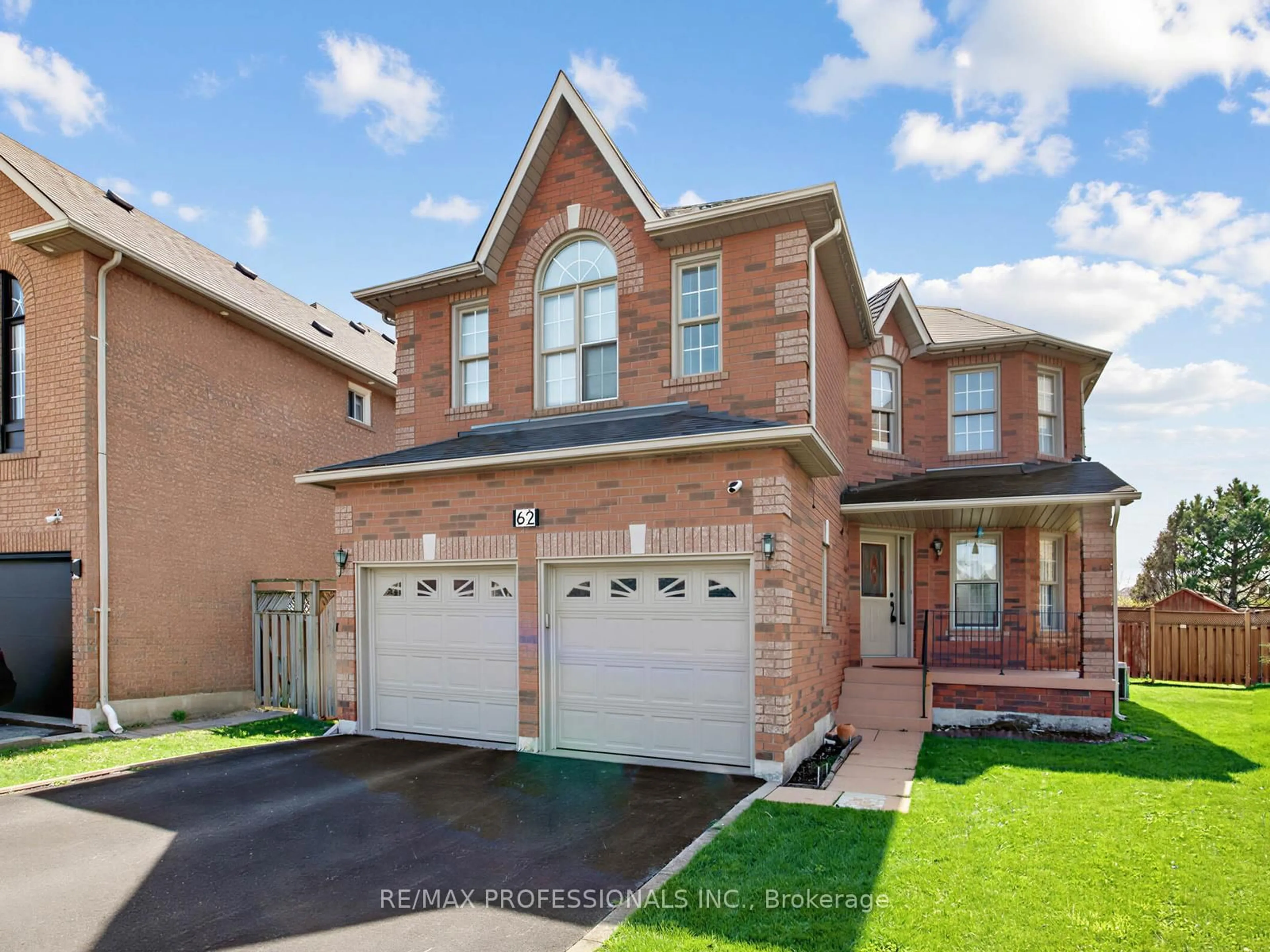 Home with brick exterior material, street for 62 Banington Cres, Brampton Ontario L7A 1G3