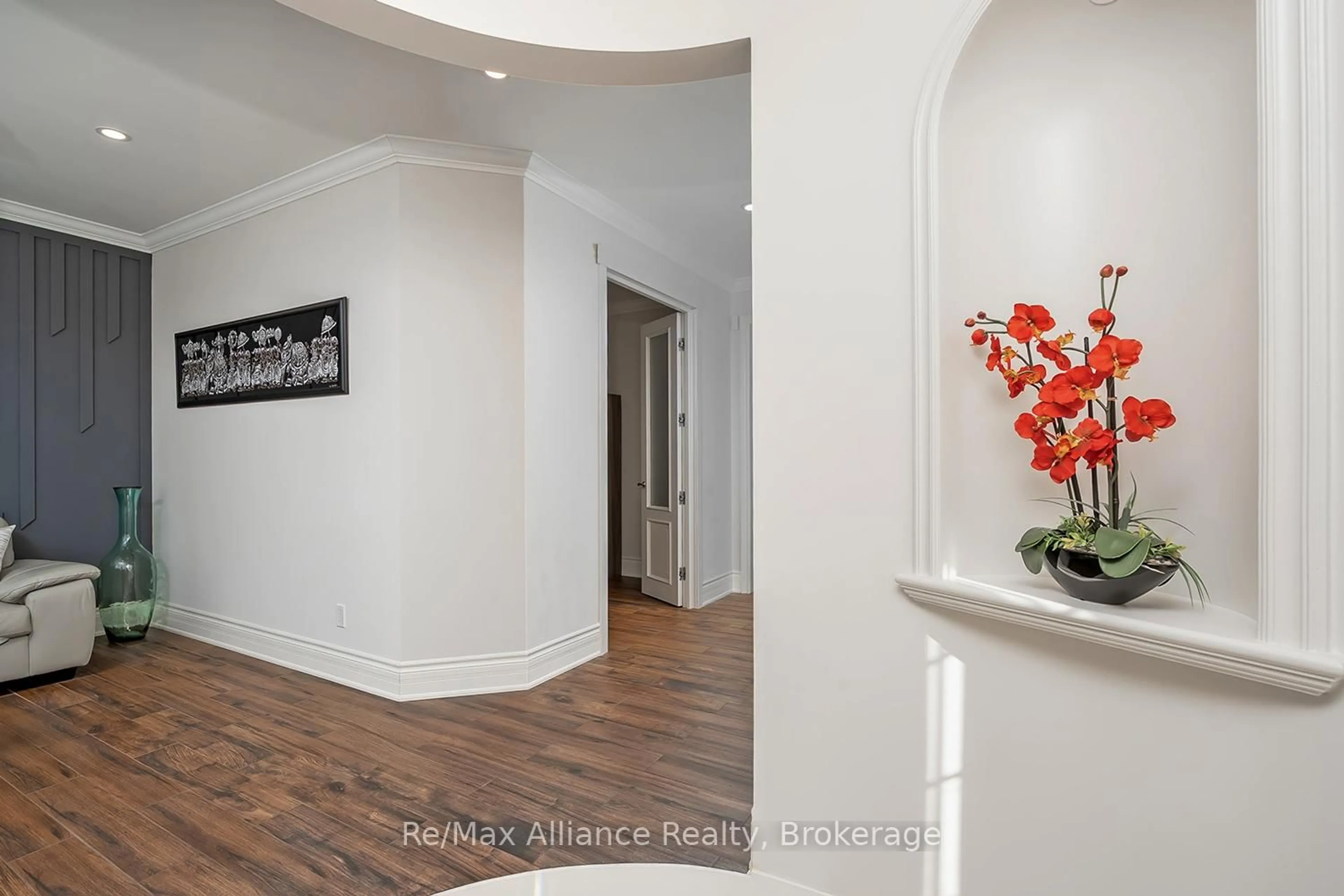 Indoor entryway for 2381 Gamble Rd, Oakville Ontario L6H 7V6