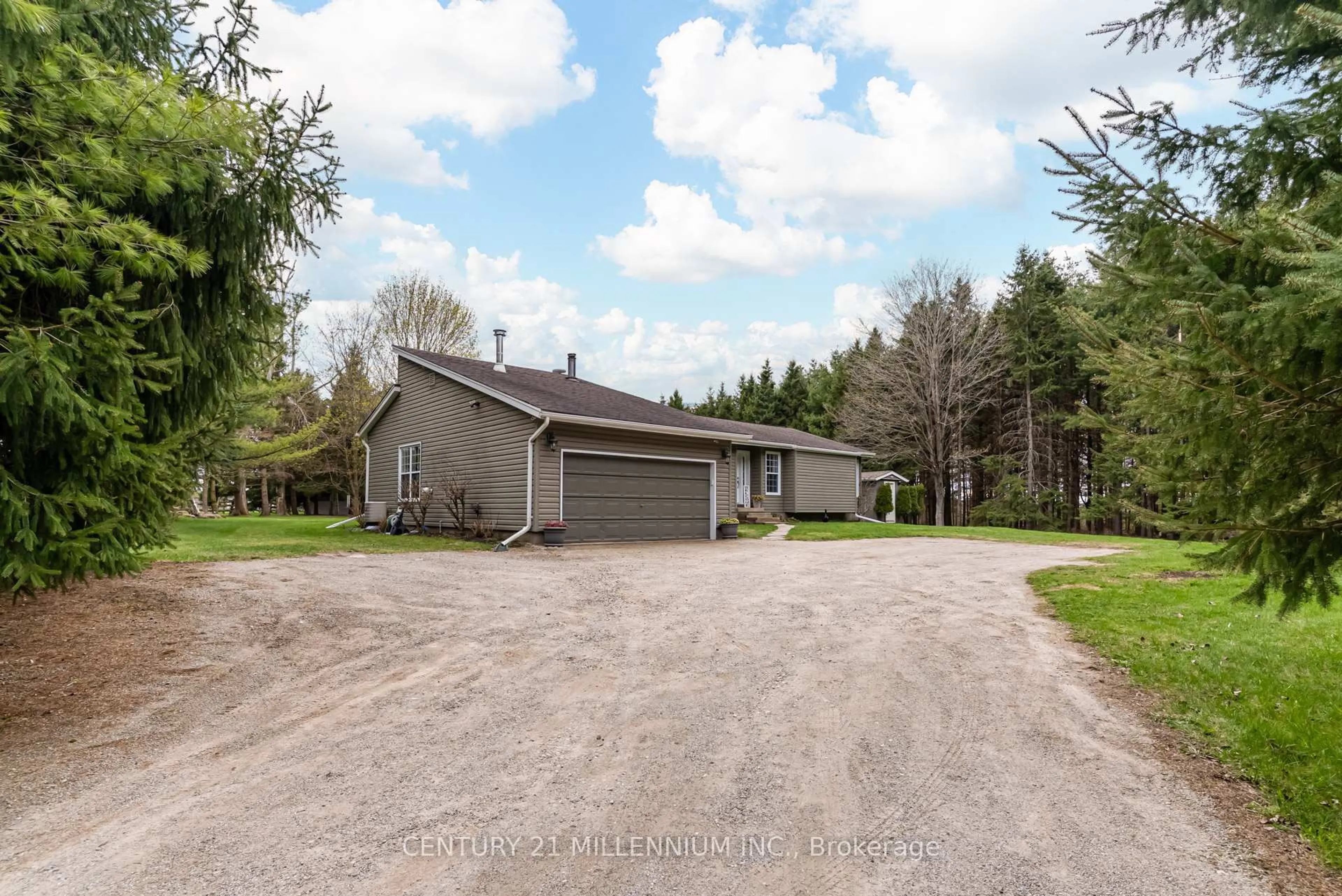 A pic from outside/outdoor area/front of a property/back of a property/a pic from drone, street for 20280 Shaws Creek Rd, Caledon Ontario L7K 1K6