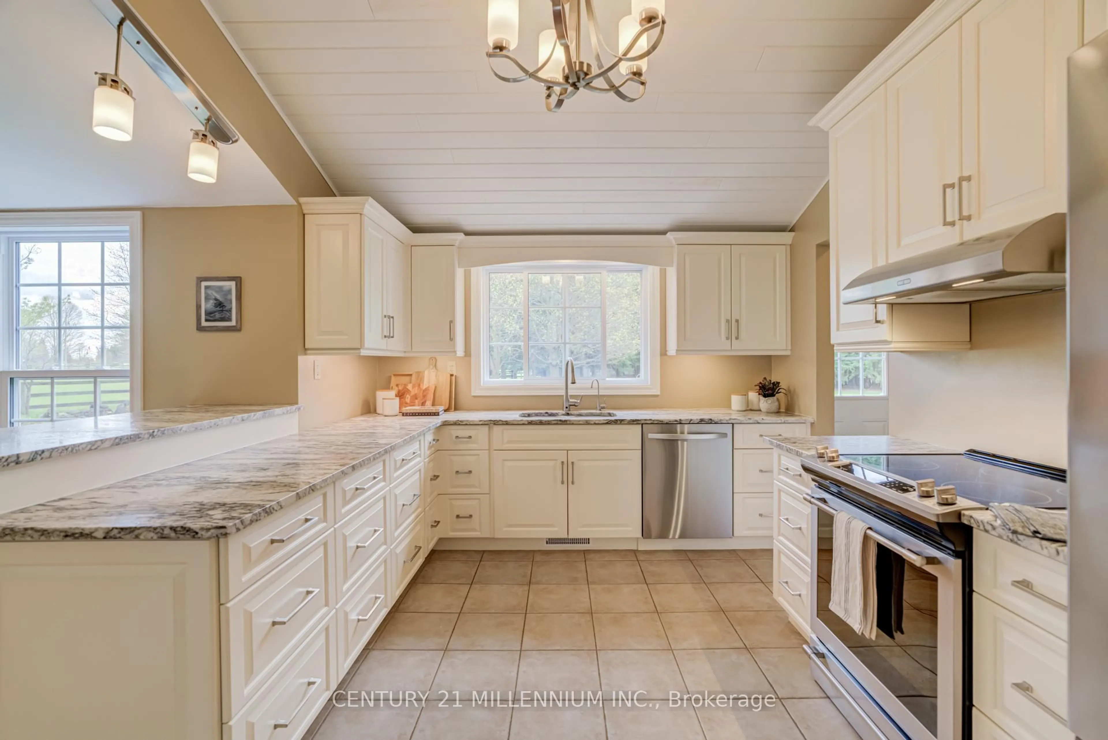Open concept kitchen, ceramic/tile floor for 20280 Shaws Creek Rd, Caledon Ontario L7K 1K6