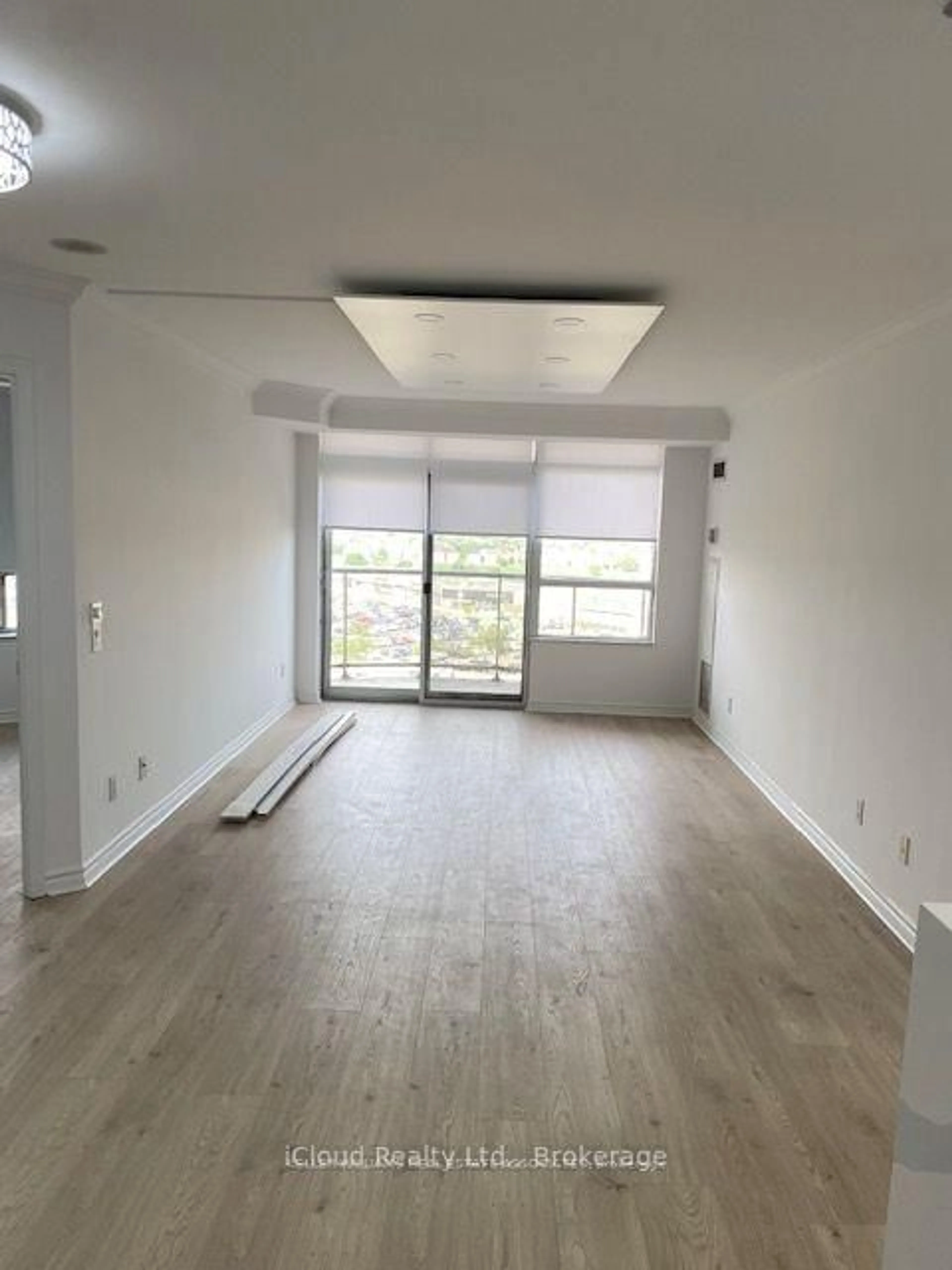 A pic of a room for 35 Kingsbridge Garden Circ #1008, Mississauga Ontario L5R 3Z5