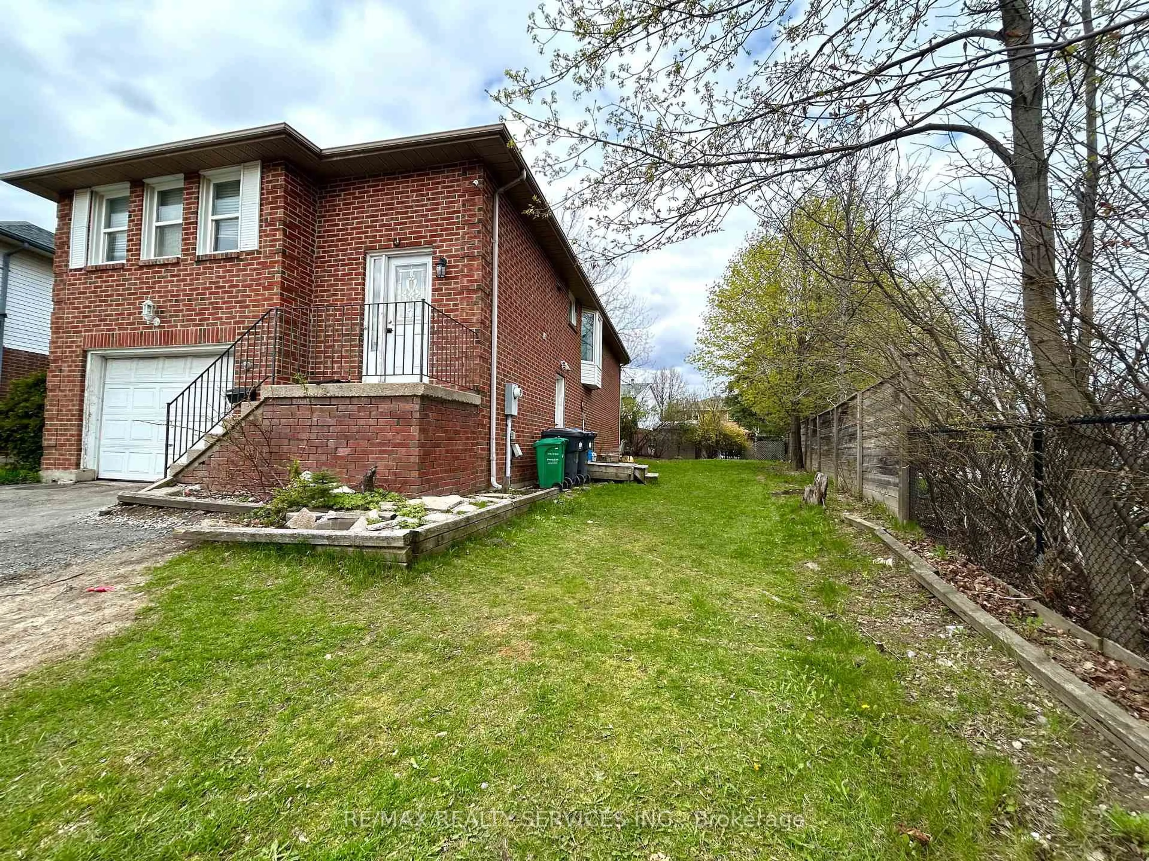 A pic from outside/outdoor area/front of a property/back of a property/a pic from drone, street for 1 Braidwood Lake Rd, Brampton Ontario L6Z 2K1