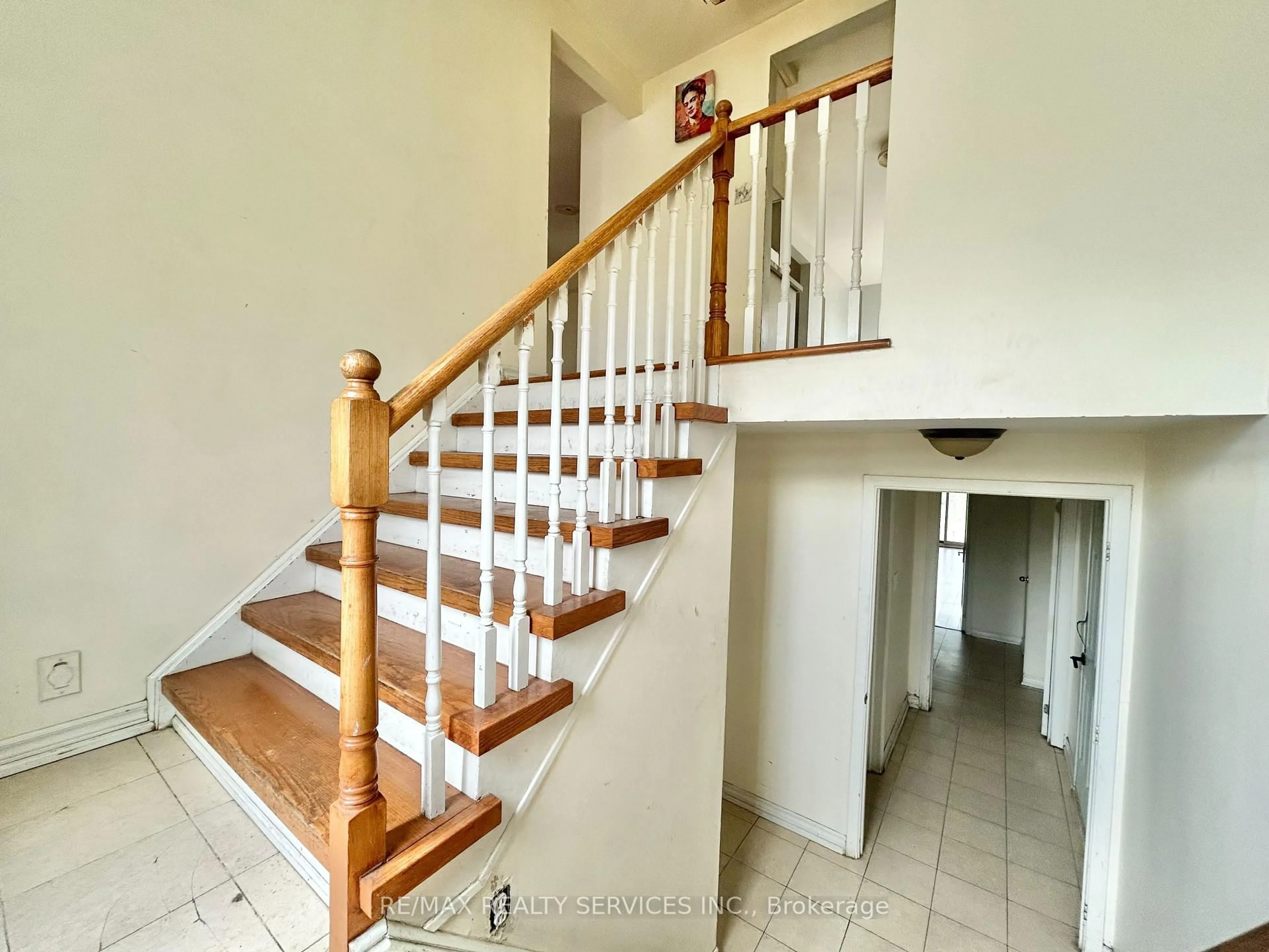 Stairs for 1 Braidwood Lake Rd, Brampton Ontario L6Z 2K1