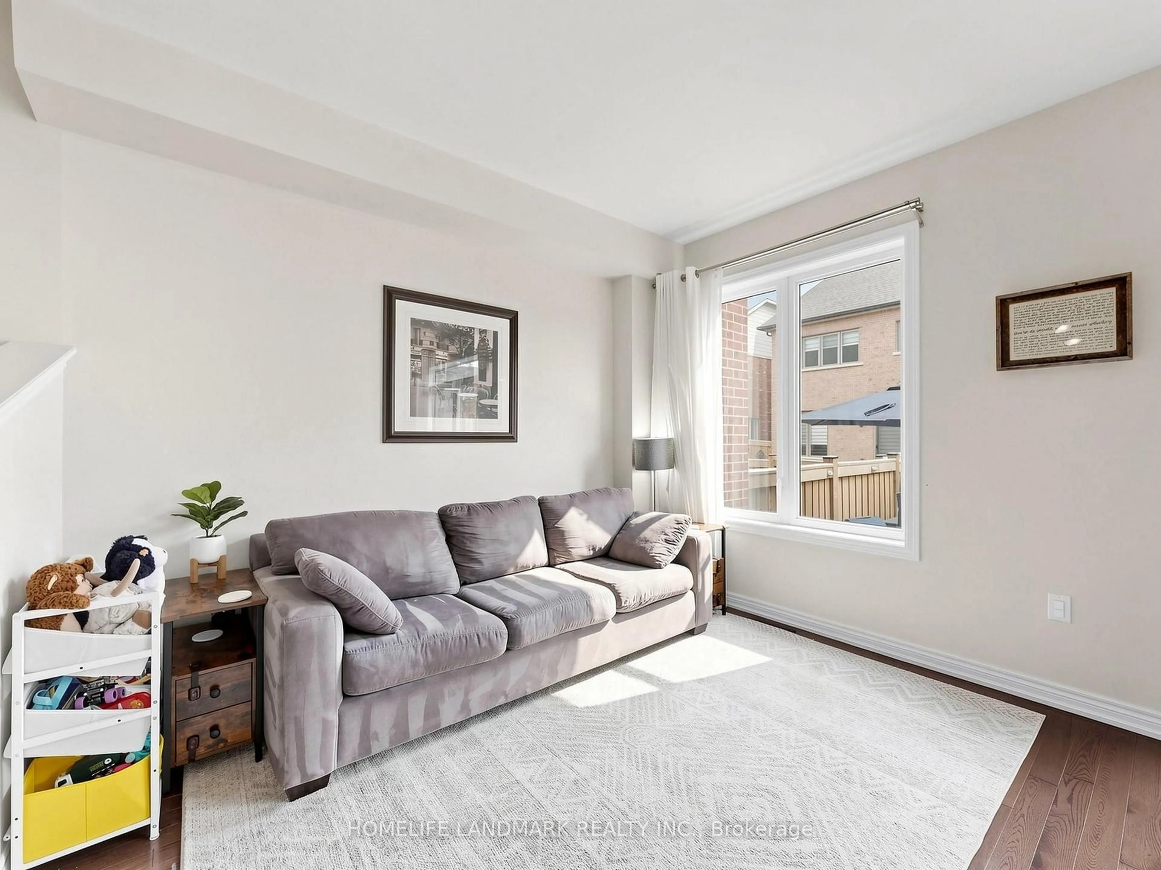 Living room with furniture, unknown for 31 True Blue Cres, Caledon Ontario L7E 4K6