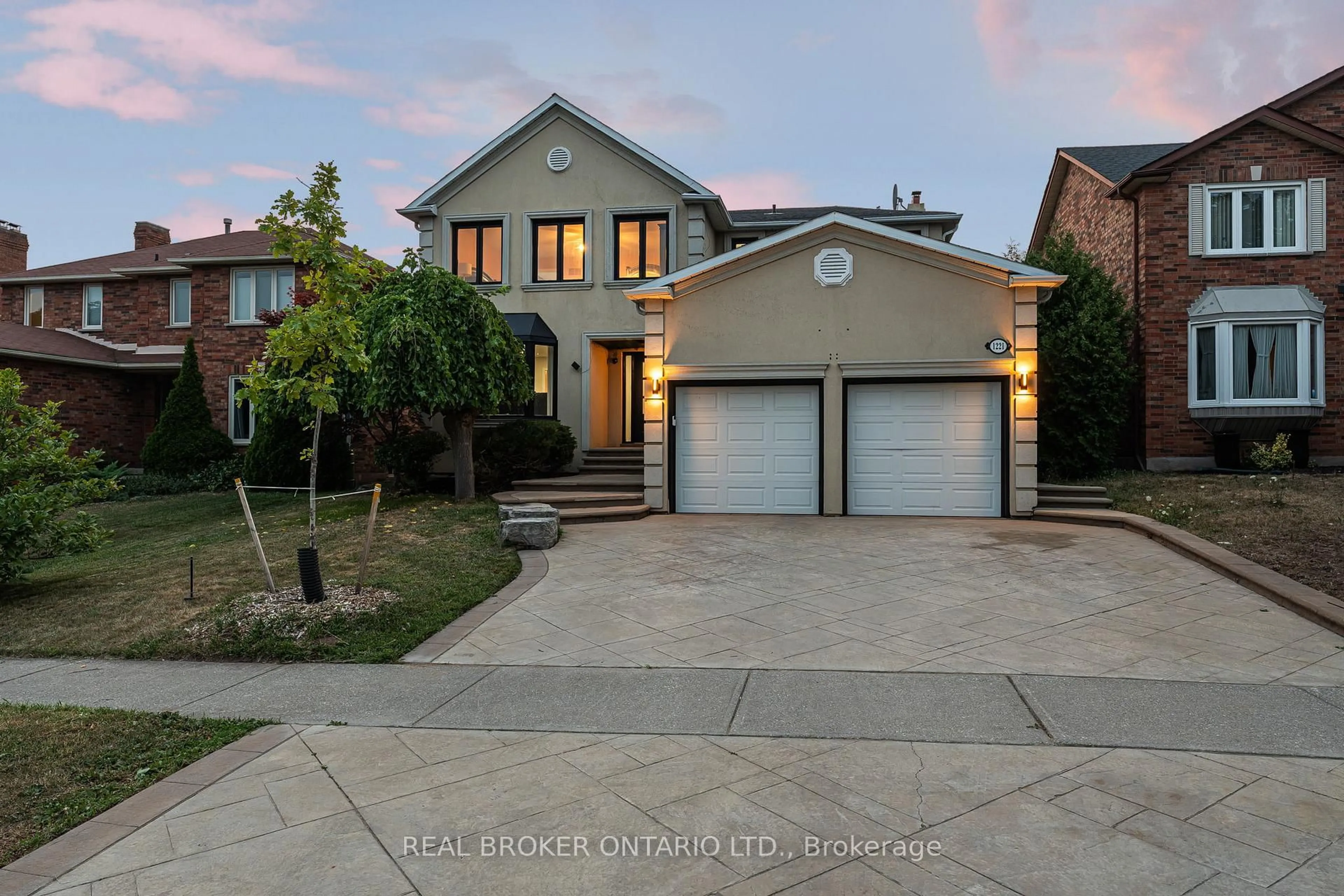 Home with brick exterior material, street for 1221 Creekside Dr, Oakville Ontario L6H 4Y8