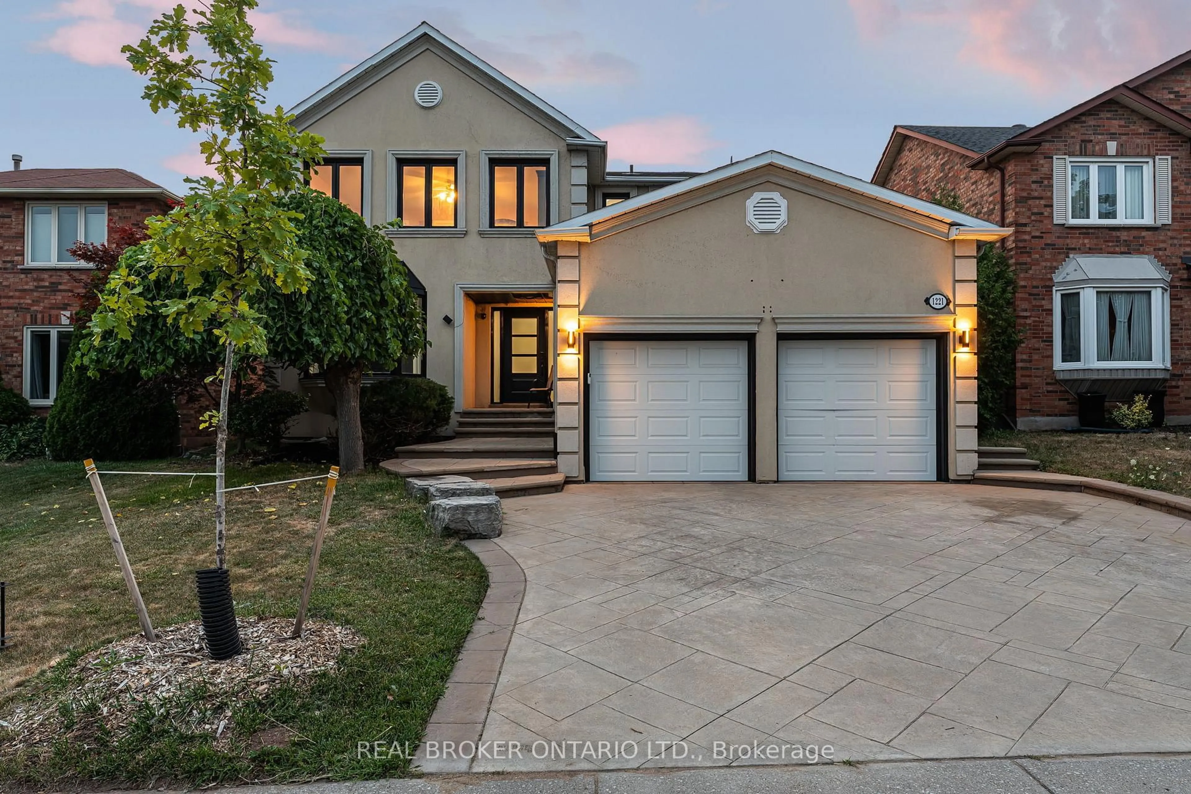 Home with brick exterior material, street for 1221 Creekside Dr, Oakville Ontario L6H 4Y8