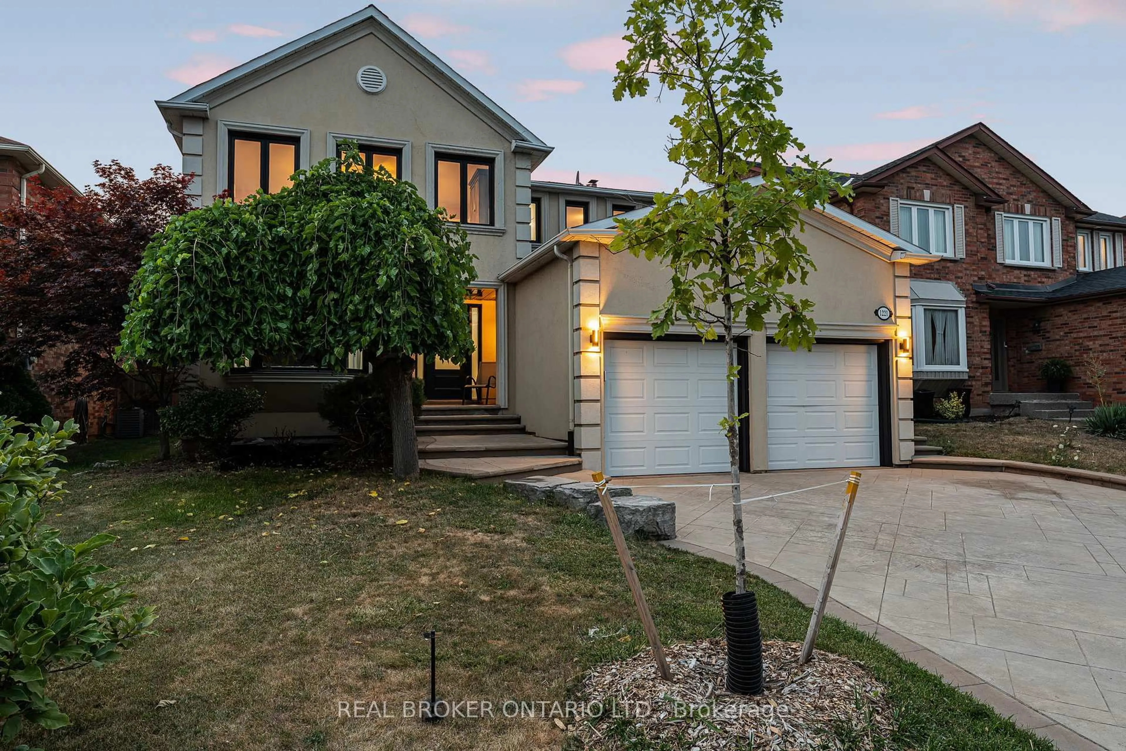Unknown for 1221 Creekside Dr, Oakville Ontario L6H 4Y8