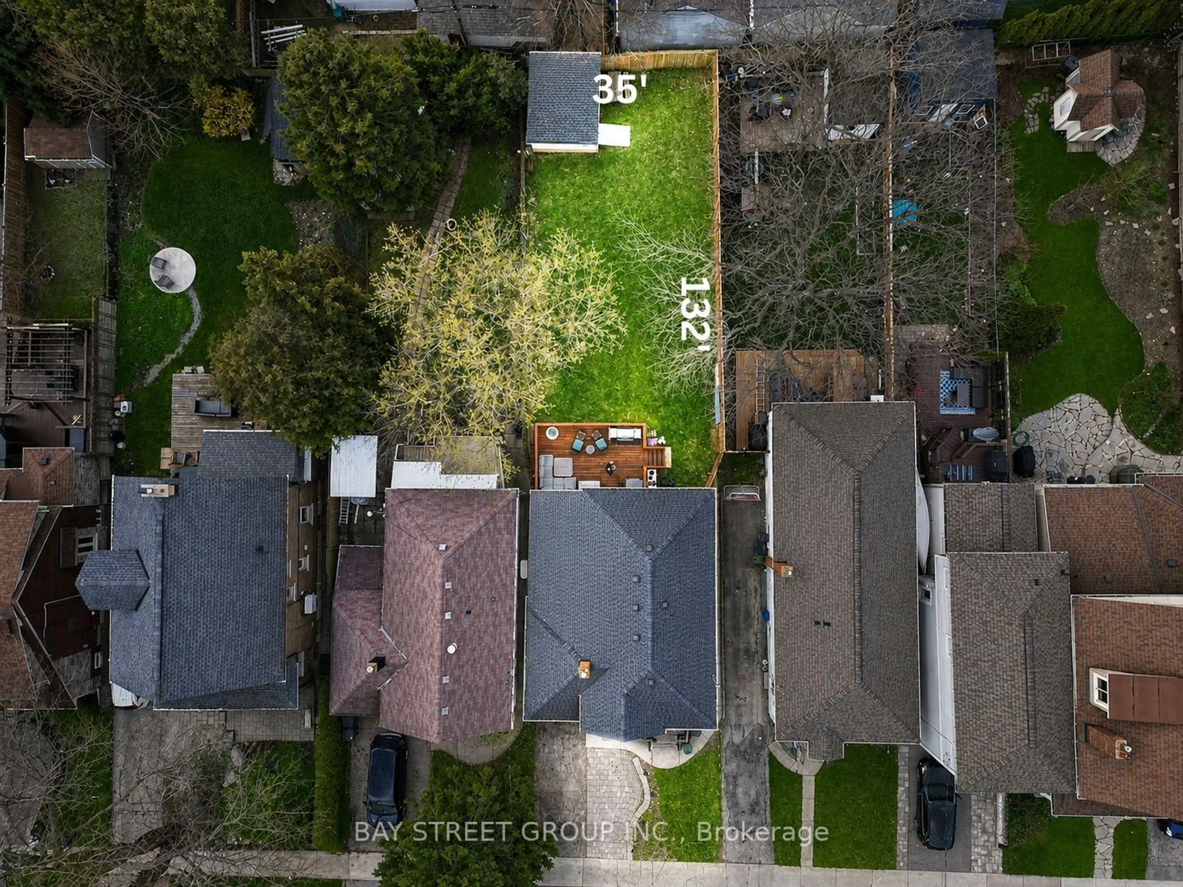 A pic from outside/outdoor area/front of a property/back of a property/a pic from drone, street for 58 Albert Ave, Toronto Ontario M8V 2L7