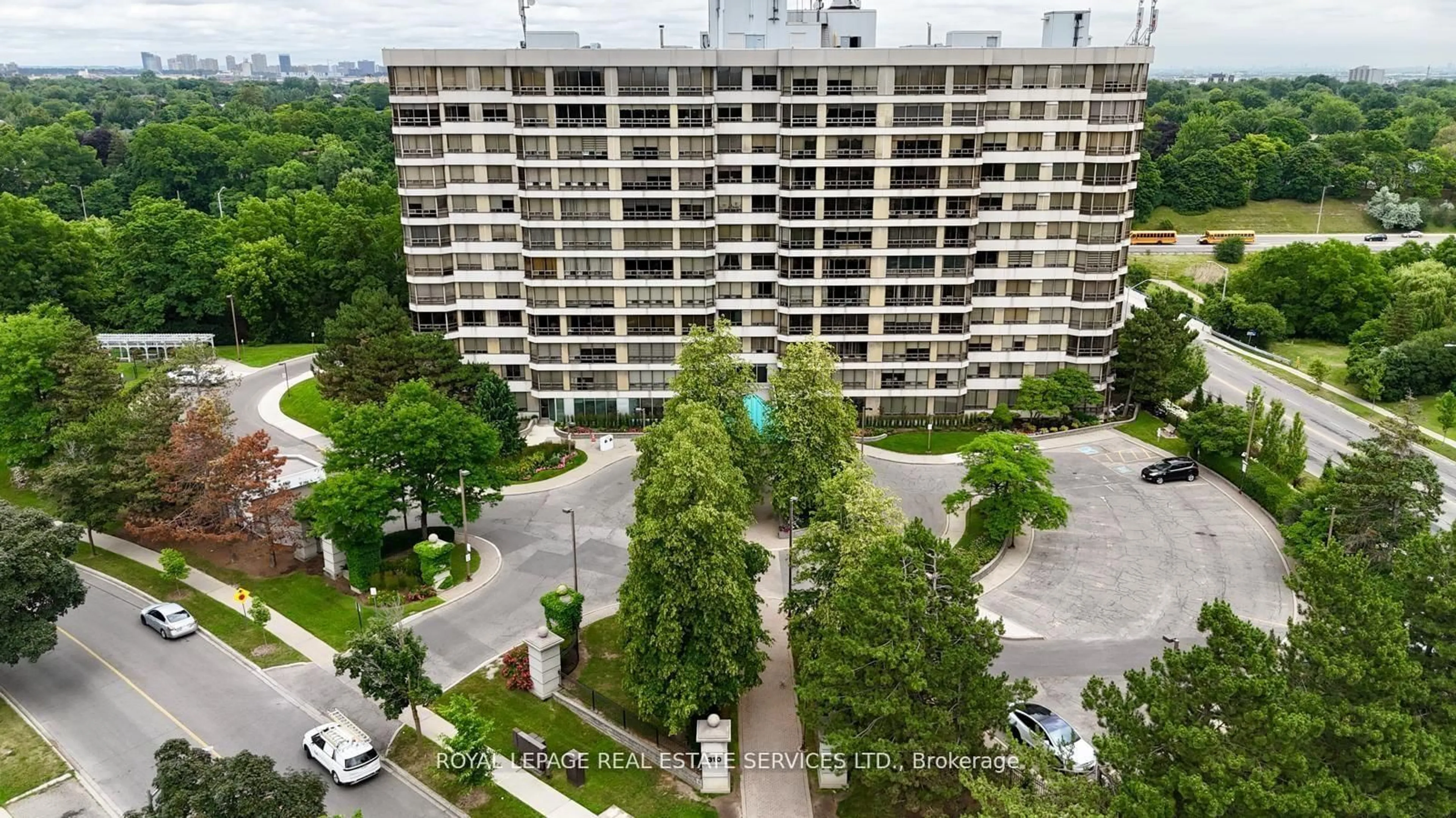 A pic from outside/outdoor area/front of a property/back of a property/a pic from drone, city buildings view from balcony for 310 Mill St #512, Brampton Ontario L6Y 3B1
