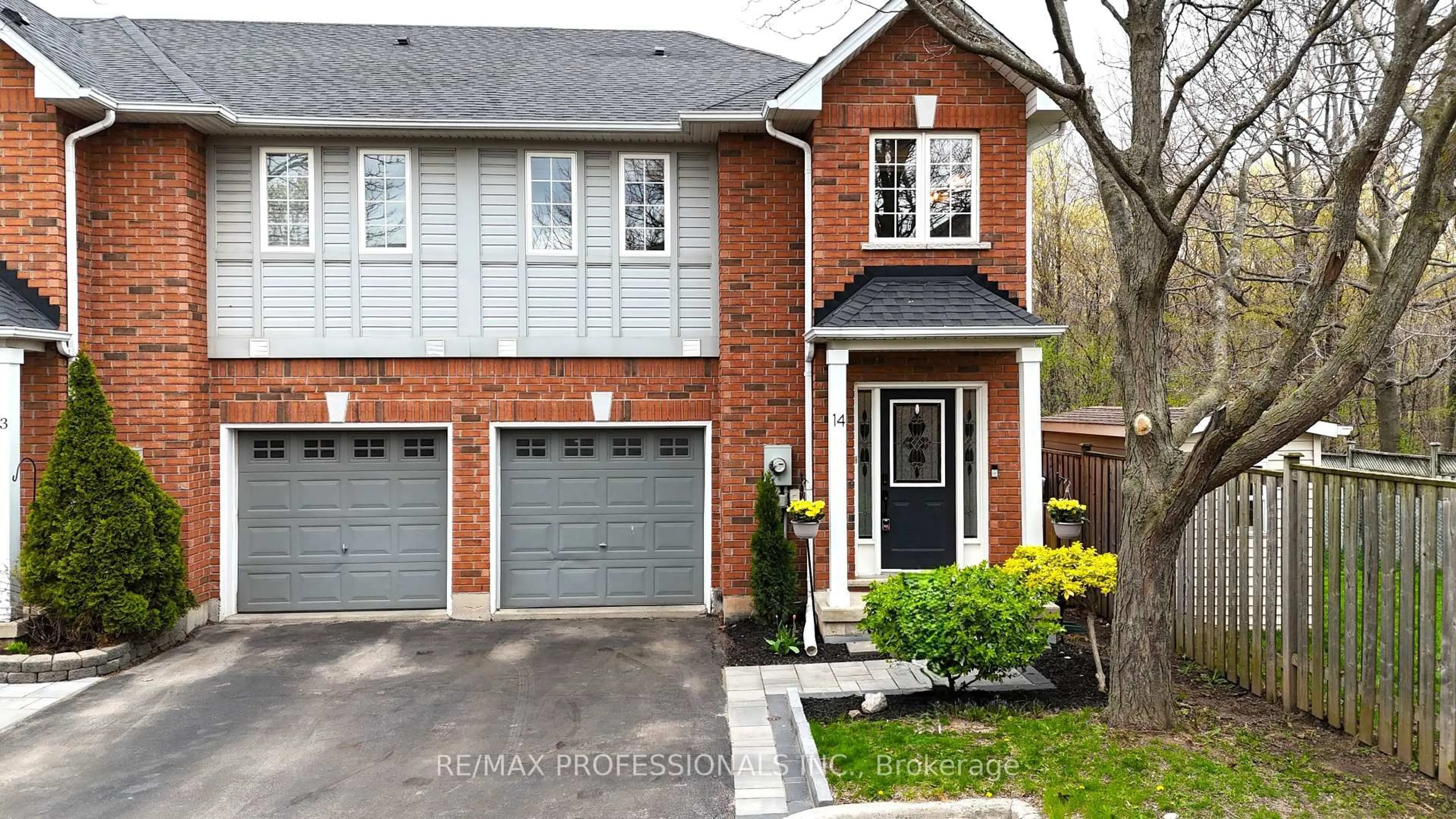 Home with brick exterior material, street for 1745 Creek Way #14, Burlington Ontario L7L 7E1